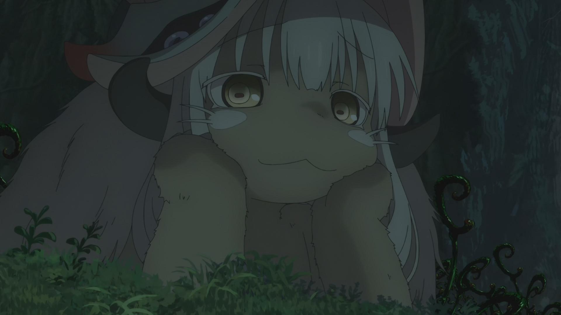 شخصیت ناناچی از انیمه Made in Abyss و پیچک‌های سبز و پشت زمینه‌‌ی بوته