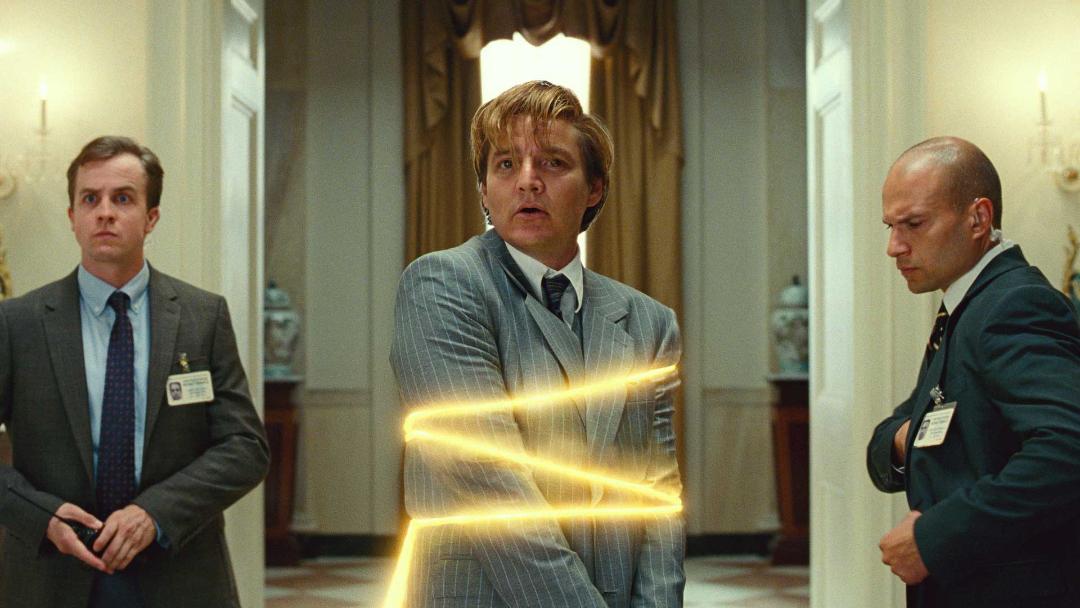 فیلم Wonder Woman 1984 و گیر افتادن پدرو پاسکال مقابل محافظان خود در طناب راستی سنجی واندر وومن با بازی گل گدوت