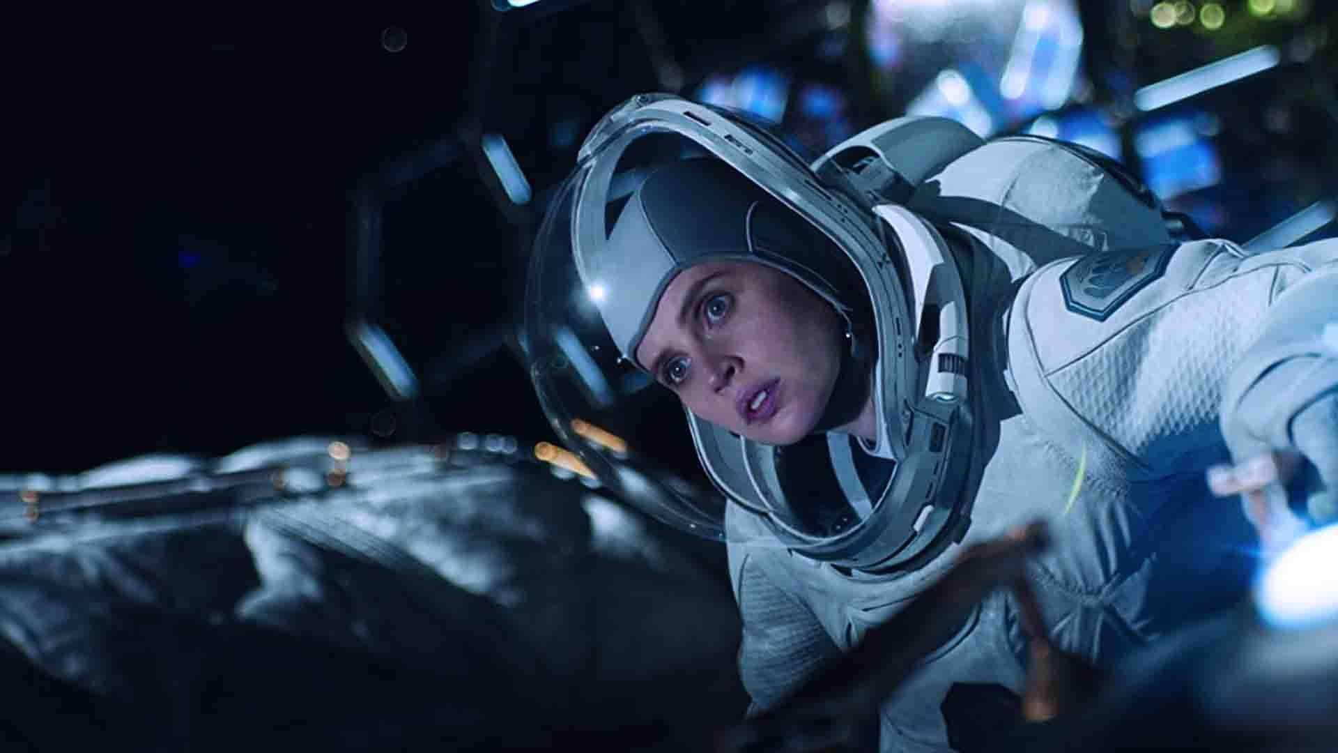 2020-12-the-midnight-sky-felicity-jones-1