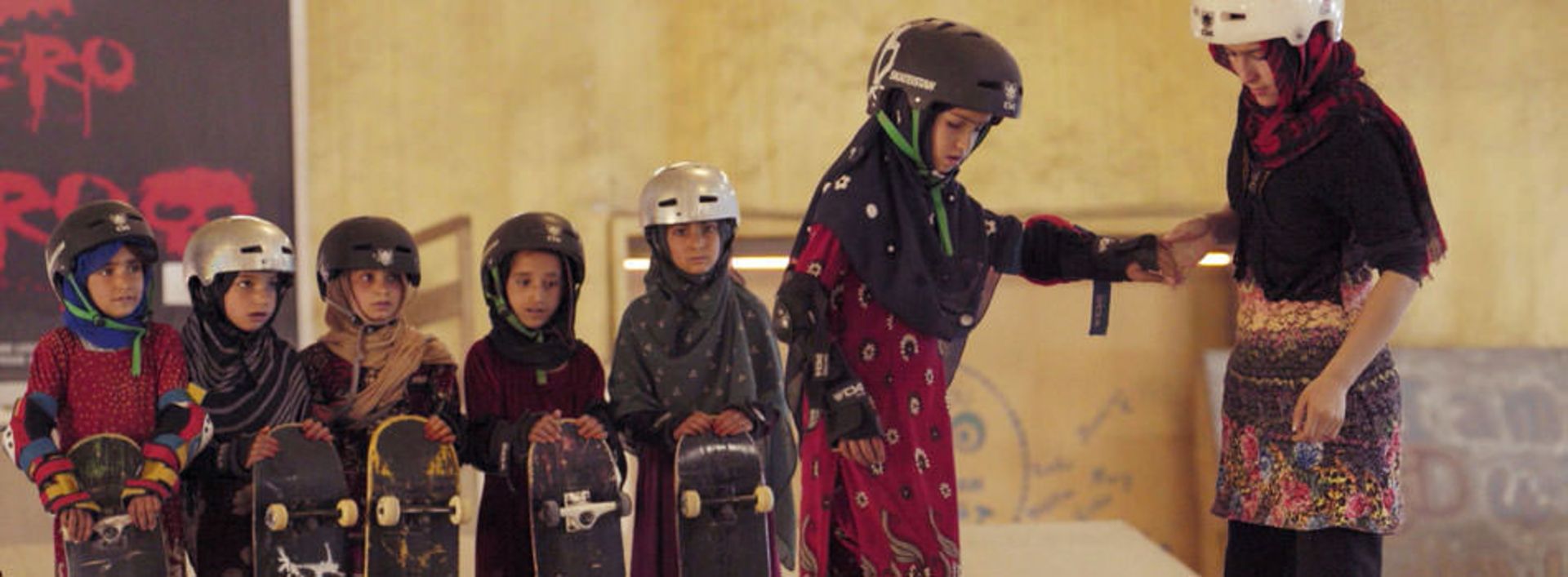 مستند کوتاه (Learning to Skateboard in a Warzone (If You’re a Girl