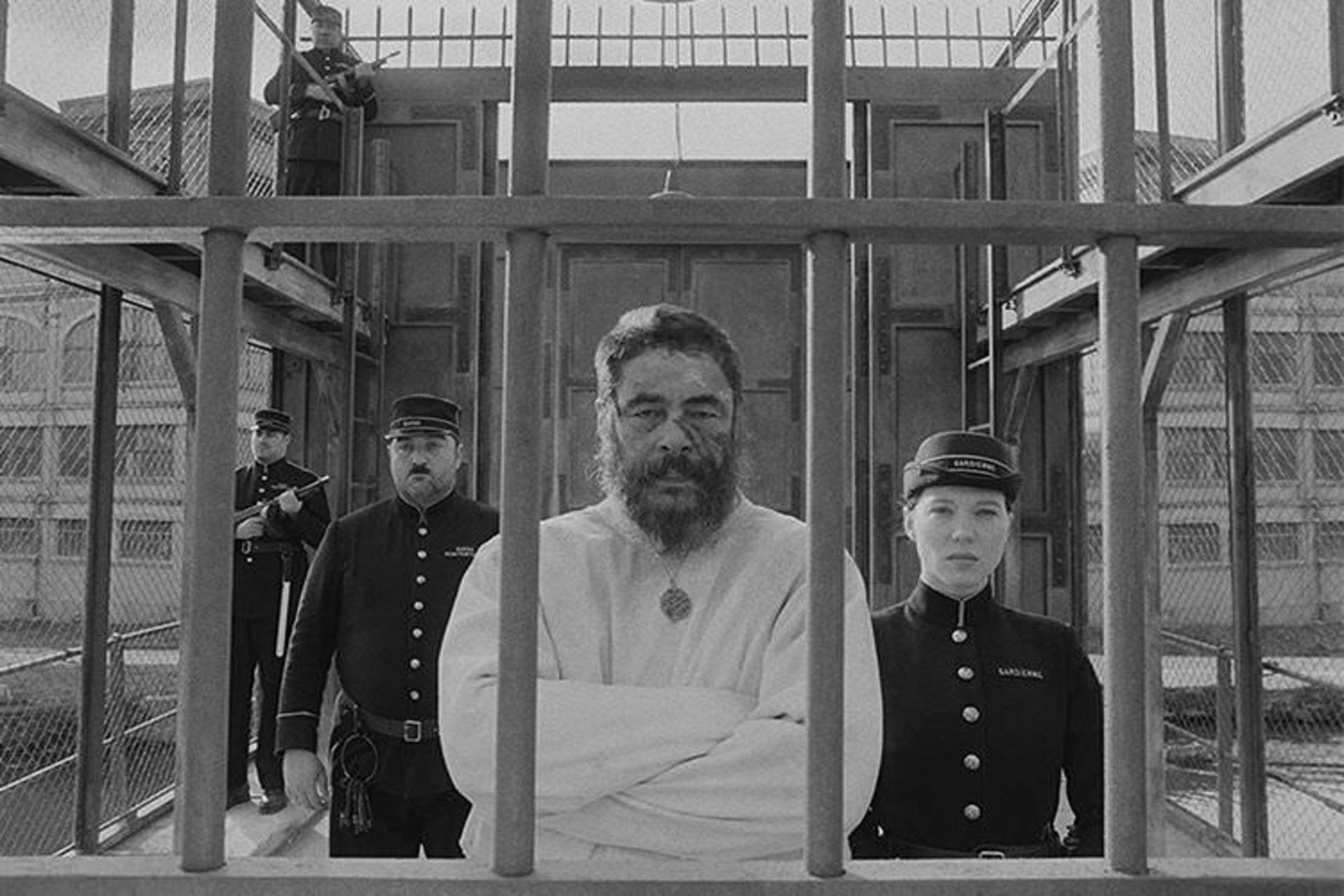 فیلم The French Dispatch با نمایش دل تورو و بازیگر زن برنده نخل طلا جشنواره کن در پشت میله های زندان