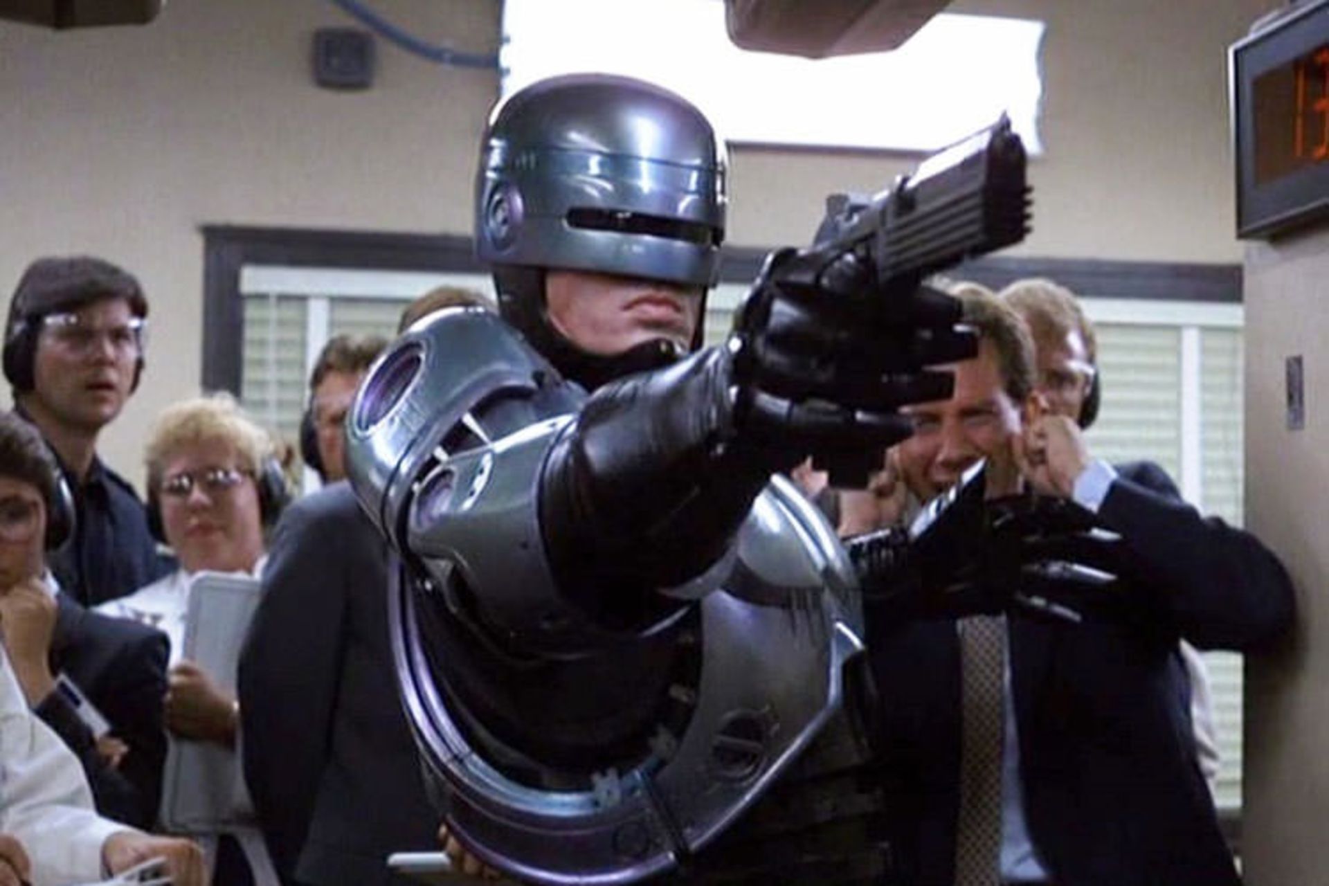 RoboCop / پلیس آهنی