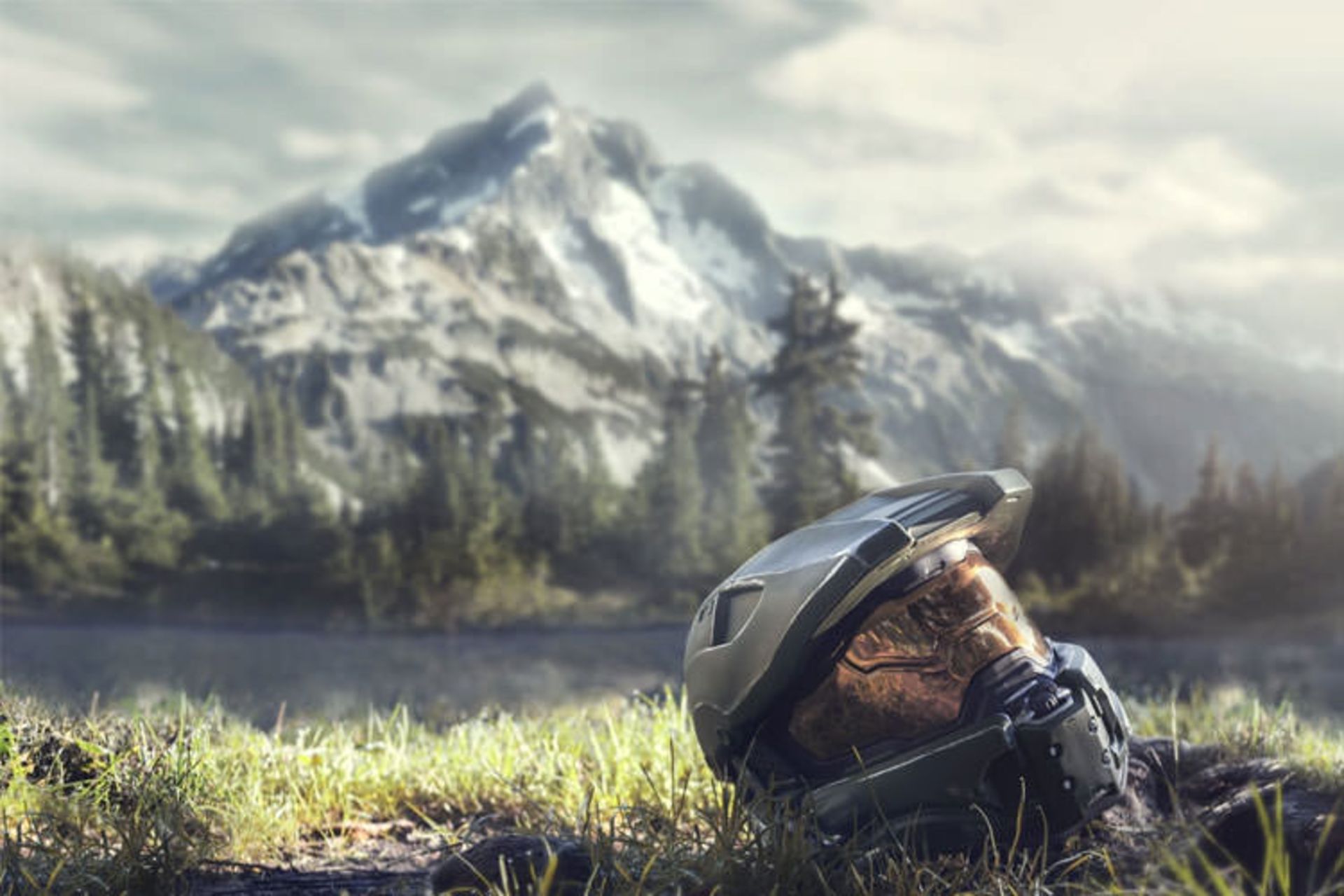 کلاه جنگی مسترچیف در Halo Infinite که روی زمین قرار گرفته است