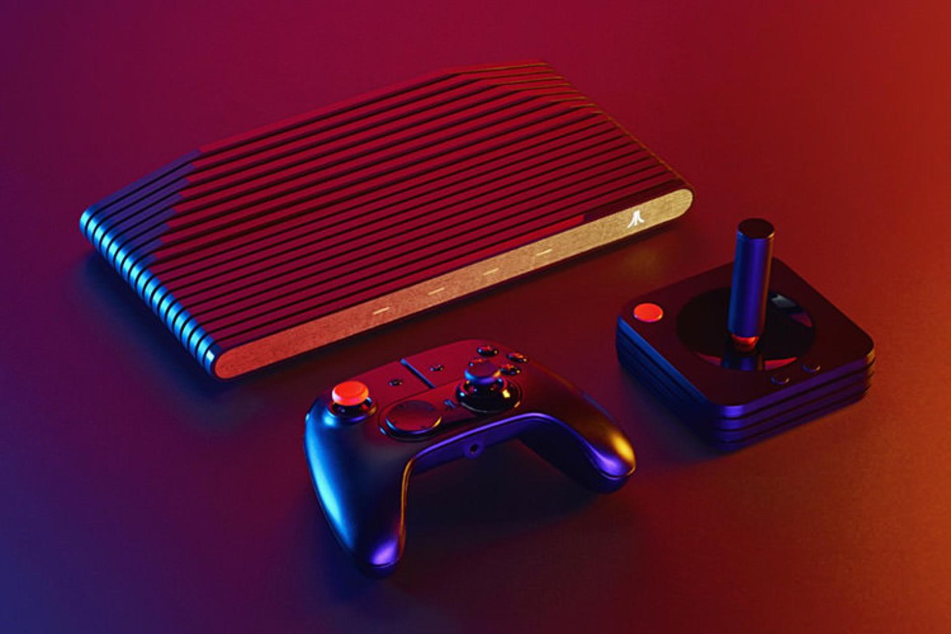 کنسول Atari VCS به همراه دو کنترلر