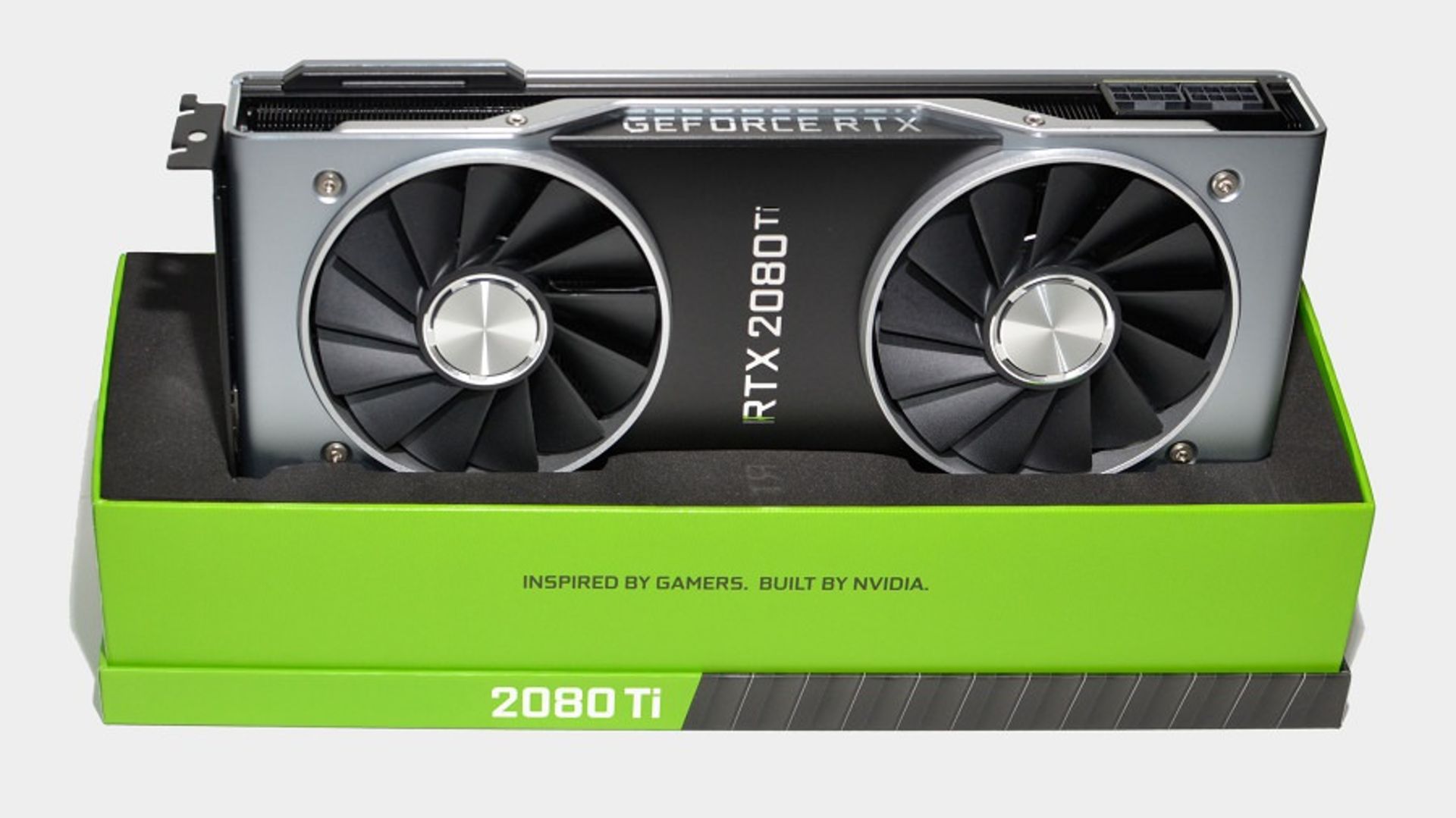کارت گرافیک RTX 2080 Ti Founders Edition در جعبه زیبا ساخت انویدیا
