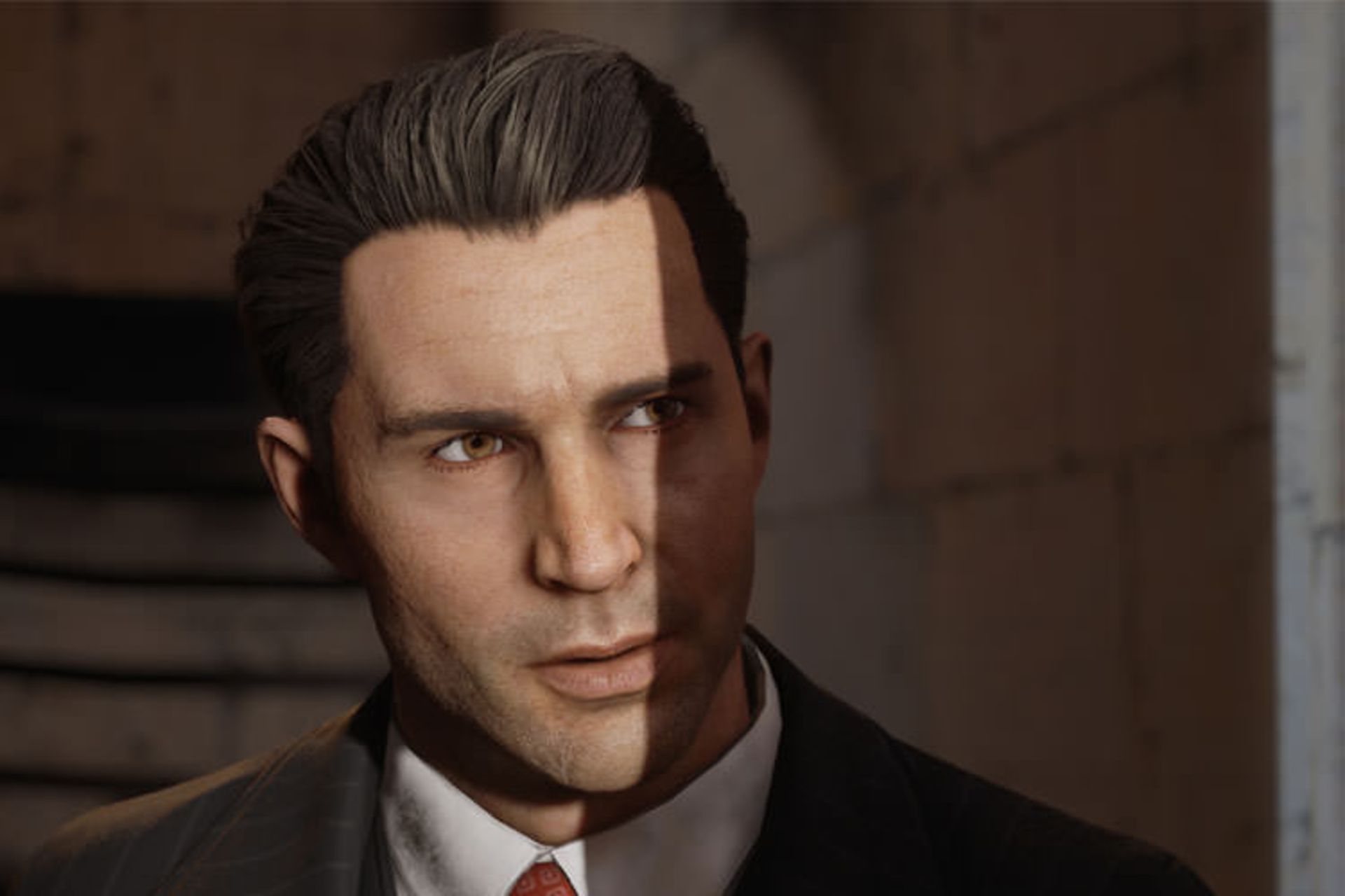 توماس آنجلو ایستاده درکنار دیوار در بازی Mafia Definitive Edition