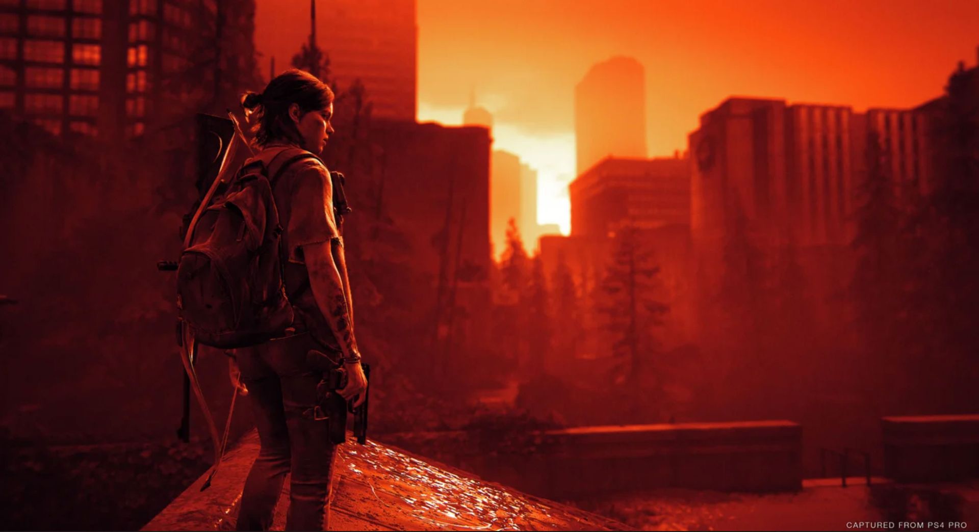 الی در میان ساختمان‌های سیاتل در بازی The Last of Us Part II