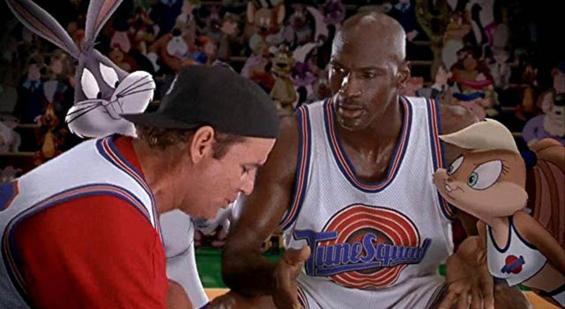 مایکل جوردن و شخصیت بانی خرگوشه در فیلم لایو اکشن Space jam