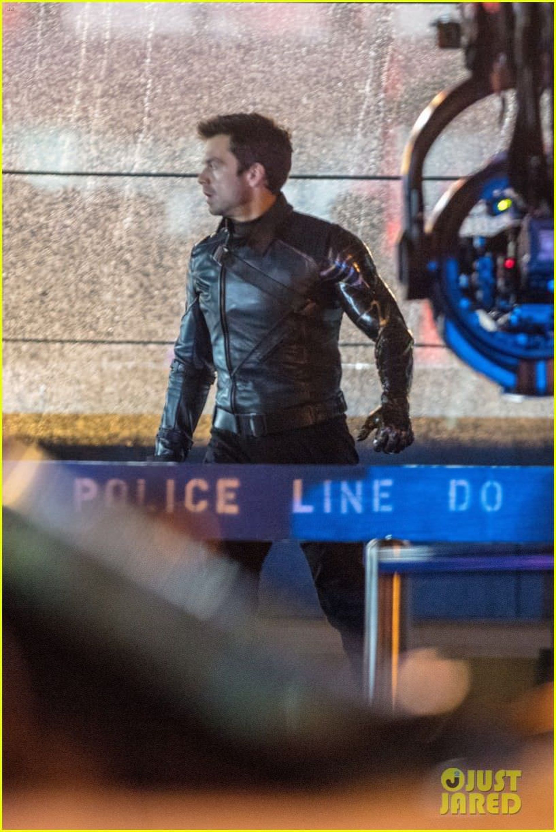سباستین استن در پشت صحنه سریال The Falcon and The Winter Soldier