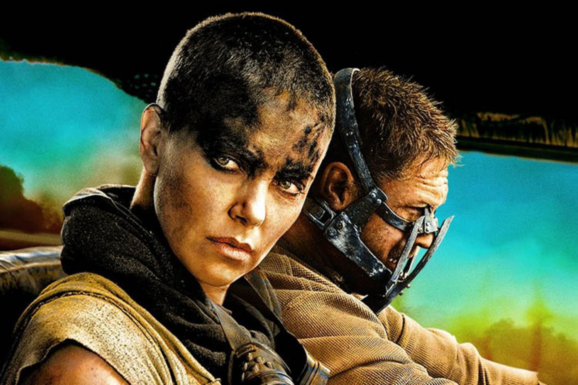 شارلیز ترون و تام هاردی سوار بر ماشین در فیلم Mad Max: Fury Road