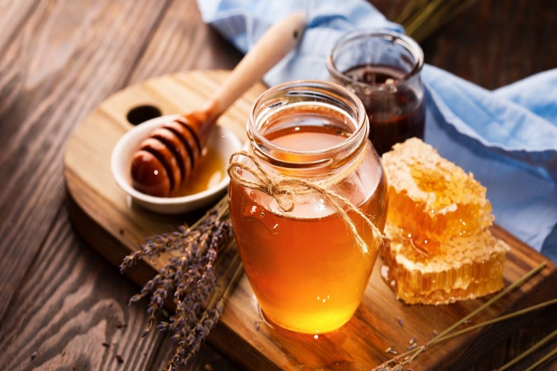 عسل طبیعی در صبحانه