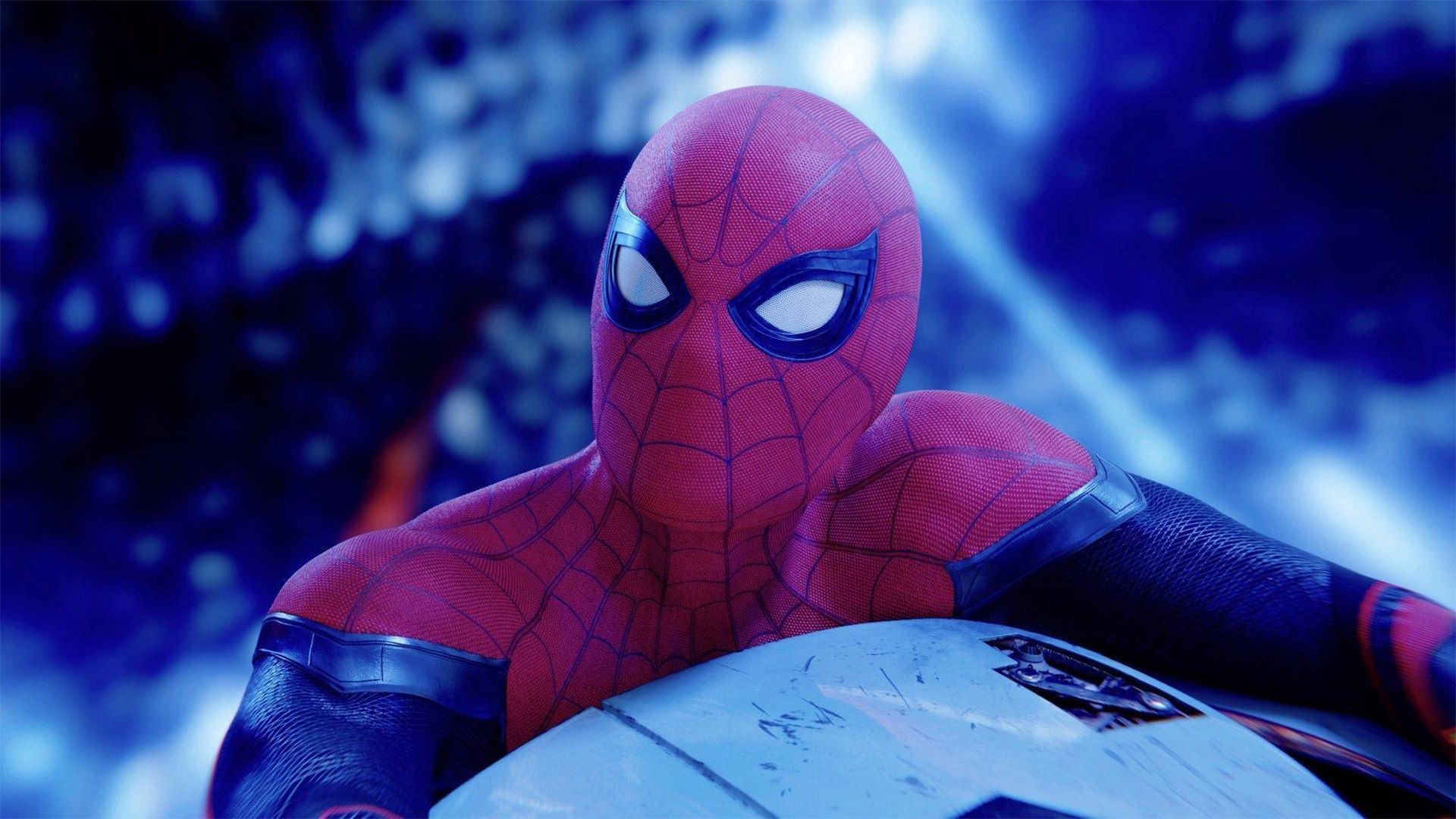 تام هالند در نقش پیتر پارکر درون ماشین توهم ساز میستریو در نبرد پایانی فیلم Spider-Man: Far From Home