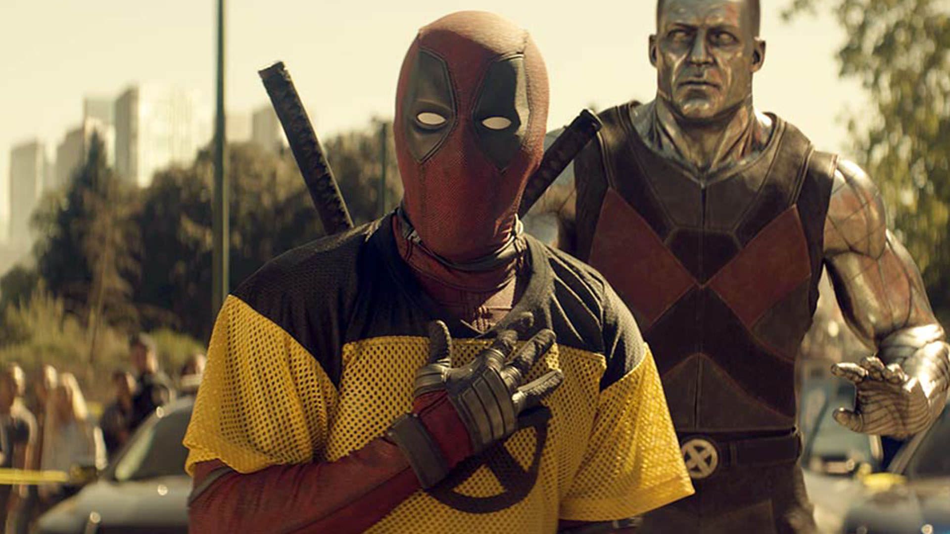 رایان رینولدز در نقش ددپول با کاور گروه ایکس من در فیلم Deadpool 2