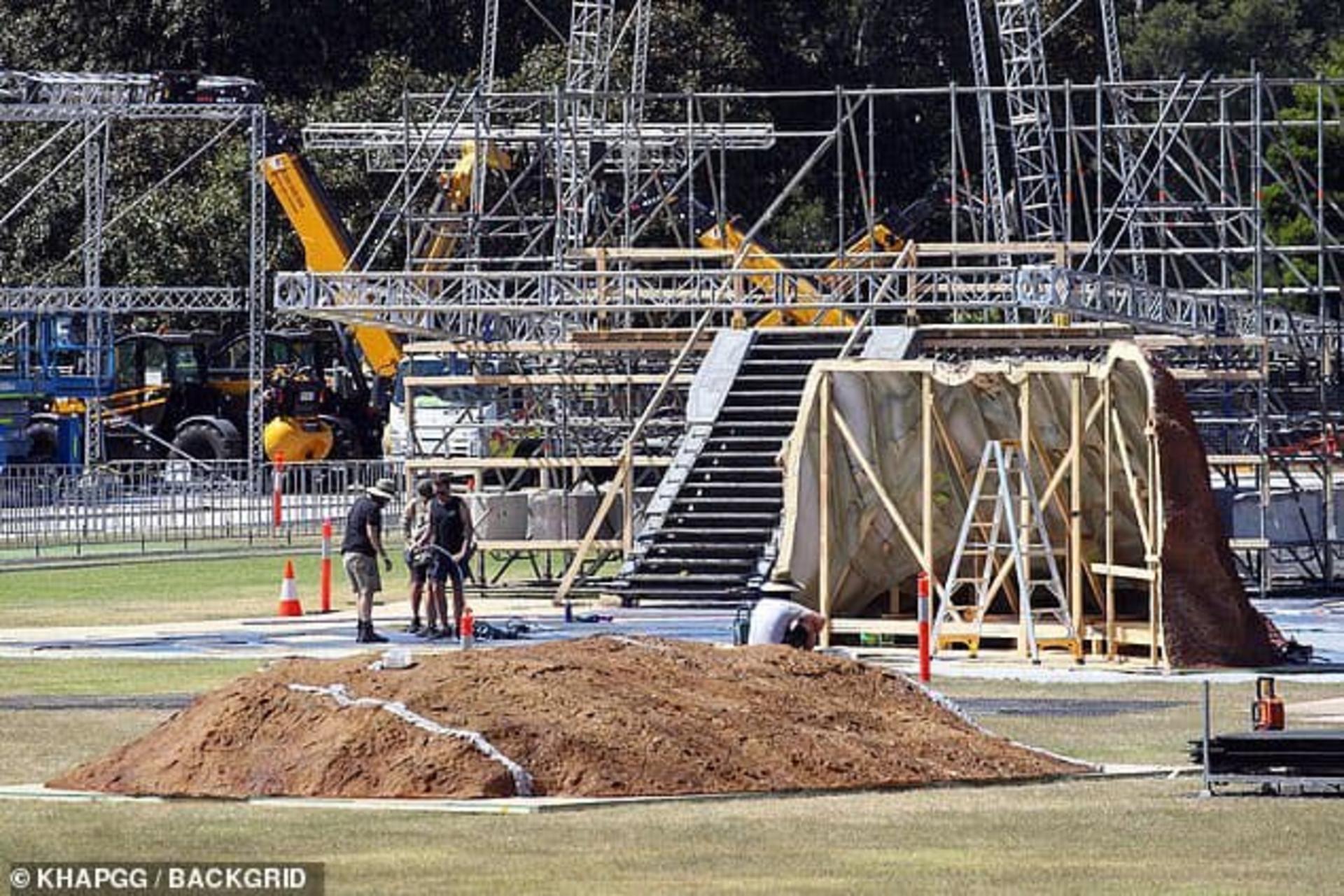 2021-1-thor-love-and-thunder-set-photos-possible-first-look-gorr-the-god-butchers-home-planet-03