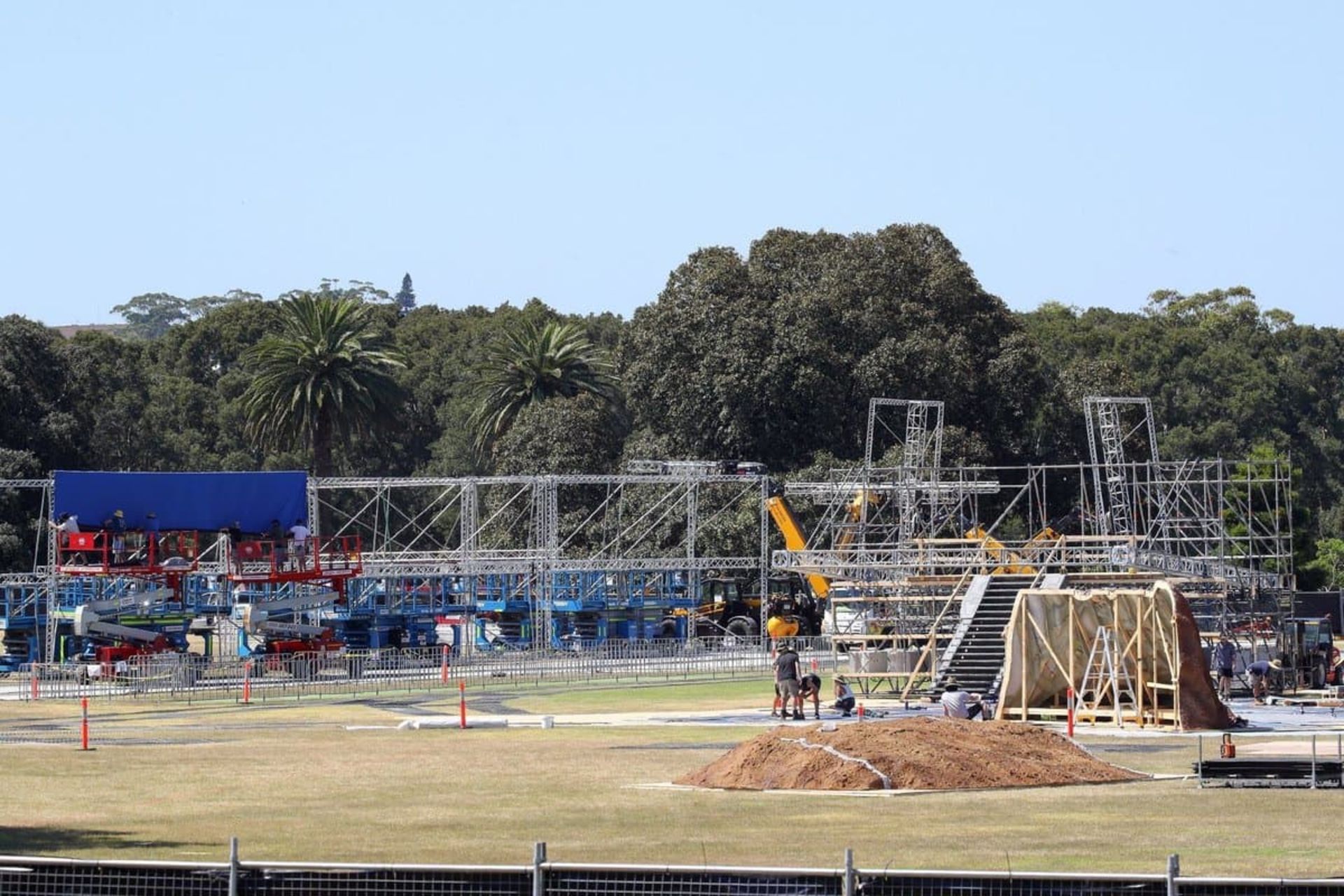 2021-1-thor-love-and-thunder-set-photos-possible-first-look-gorr-the-god-butchers-home-planet-06