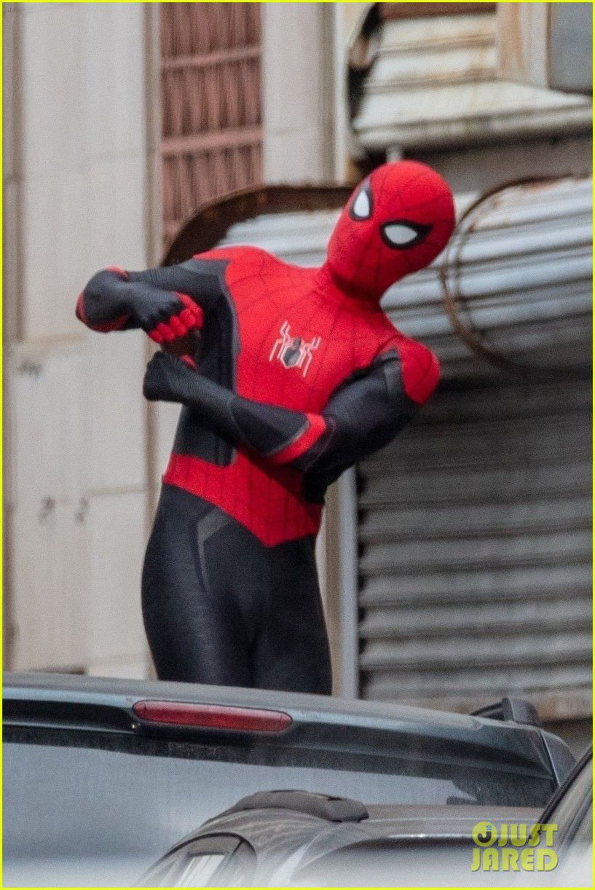 2021-1-tom-holland-back-in-spiderman-suit-set-of-third-movie-13