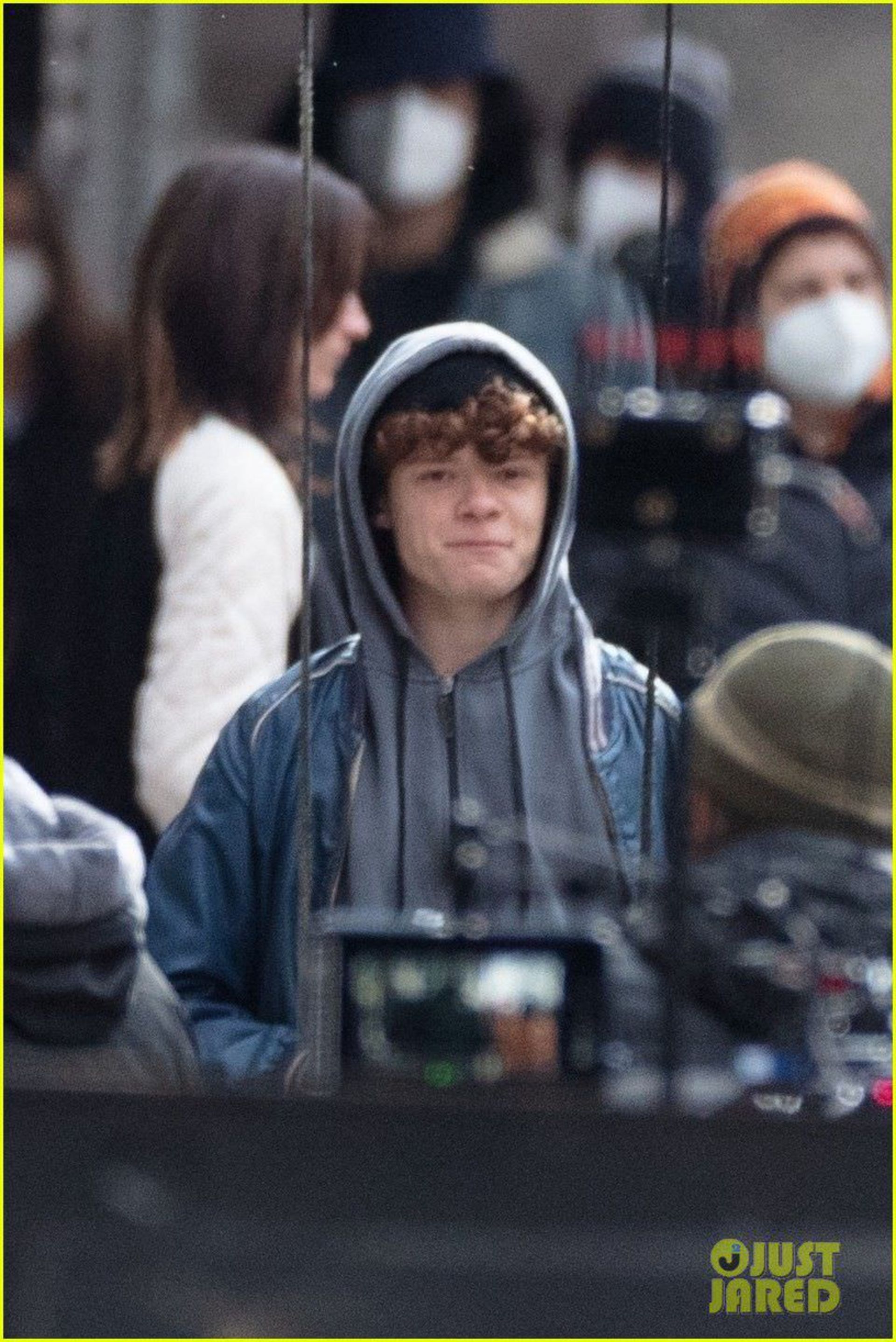 2021-1-tom-holland-back-in-spiderman-suit-set-of-third-movie-18