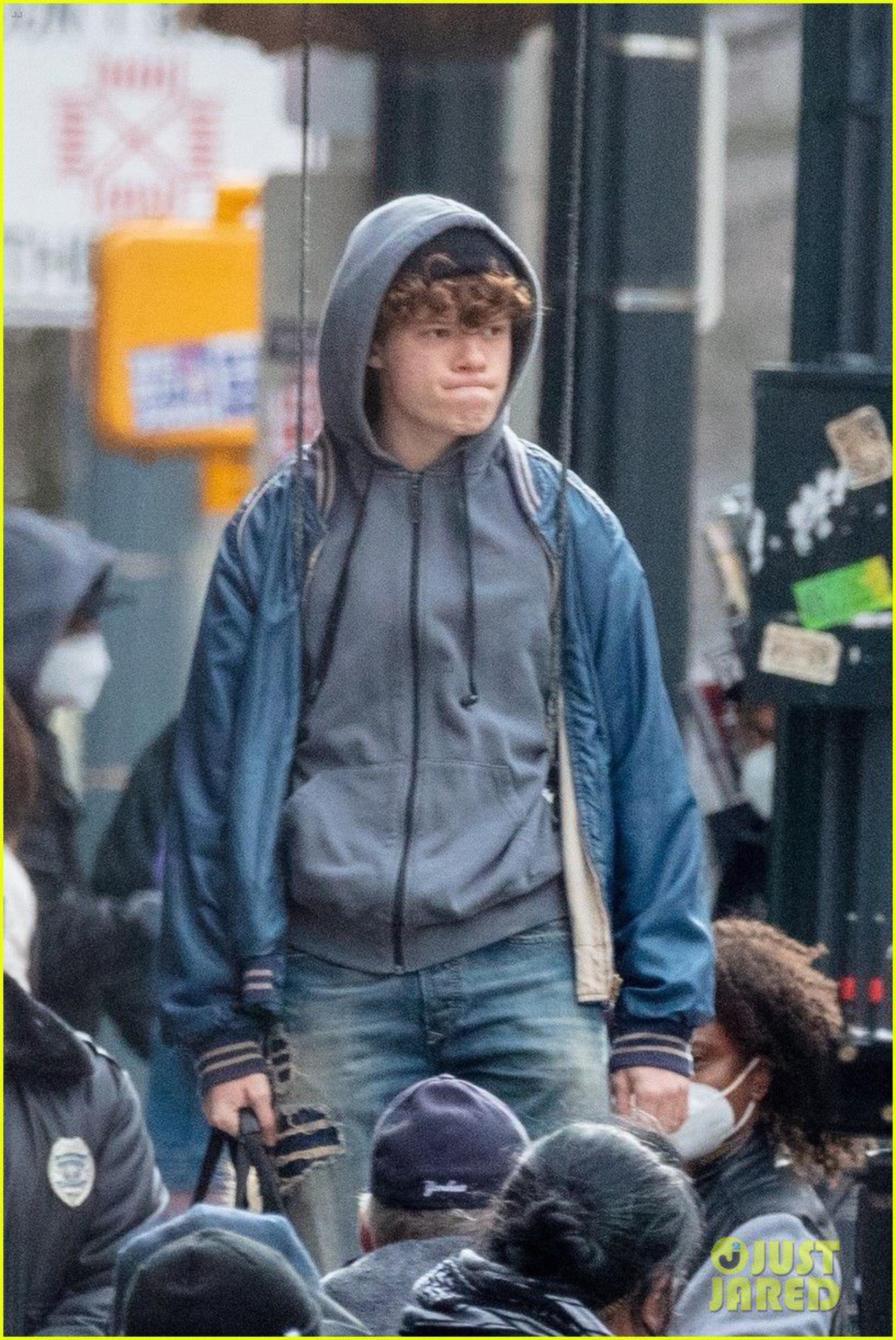 2021-1-tom-holland-back-in-spiderman-suit-set-of-third-movie-19
