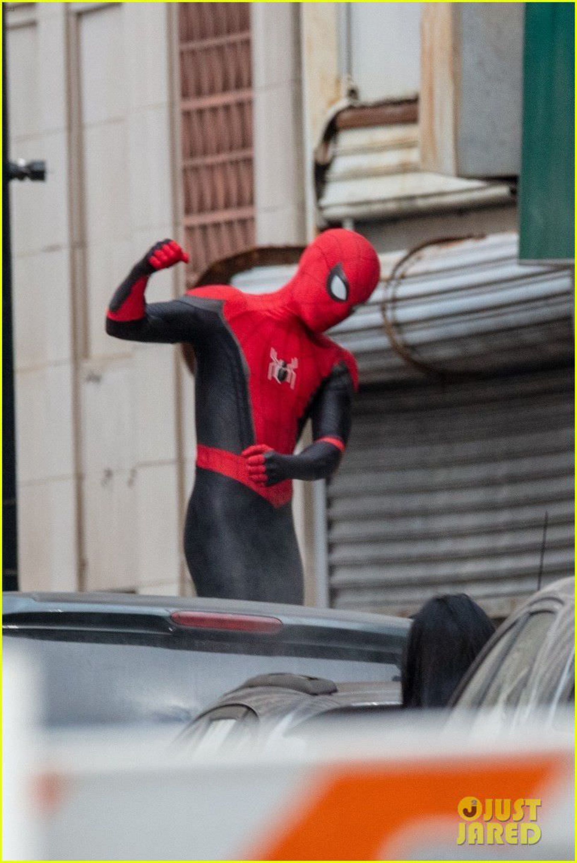 2021-1-tom-holland-back-in-spiderman-suit-set-of-third-movie-20