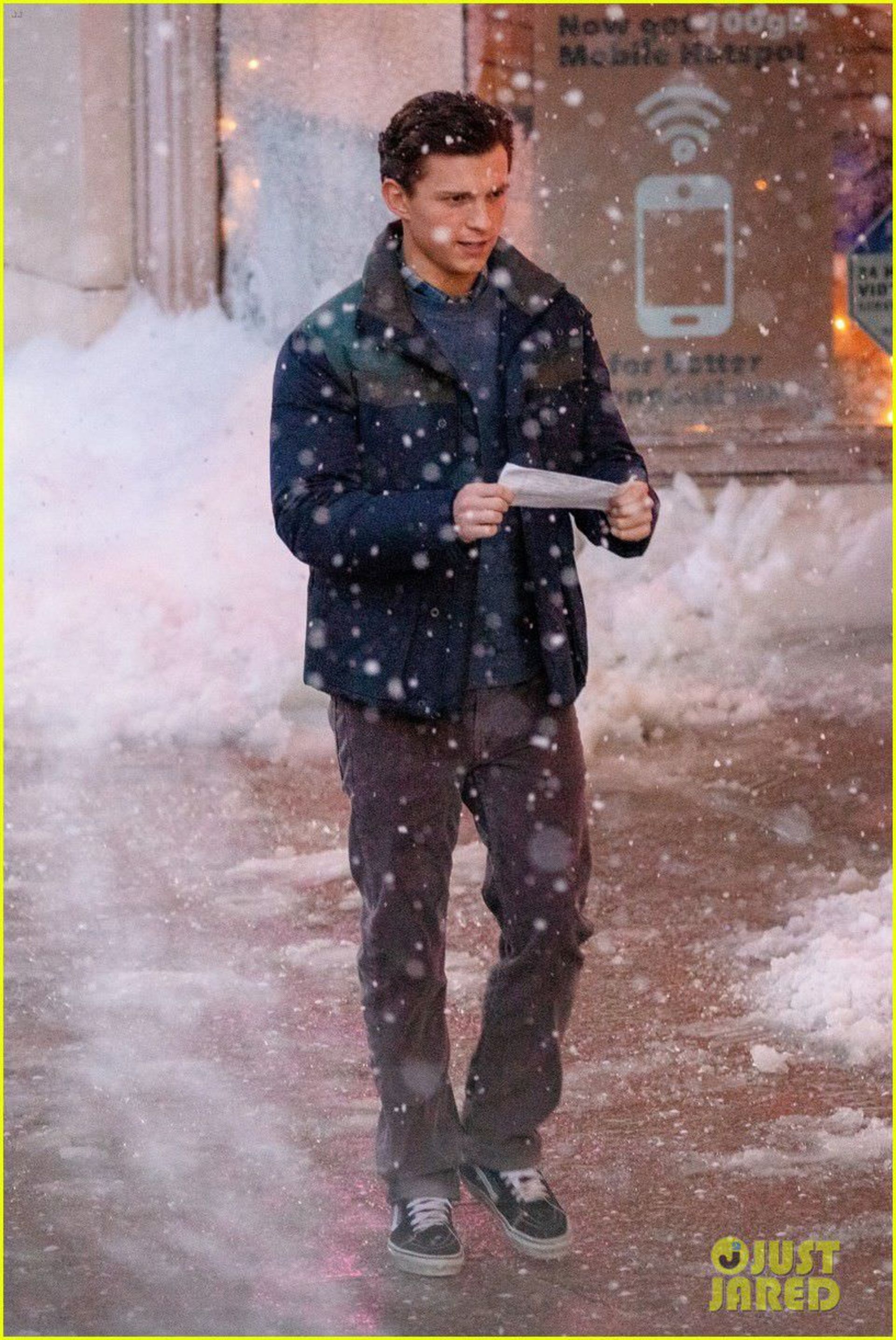 2021-1-zendaya-tom-holland-set-spiderman-january-2021-05