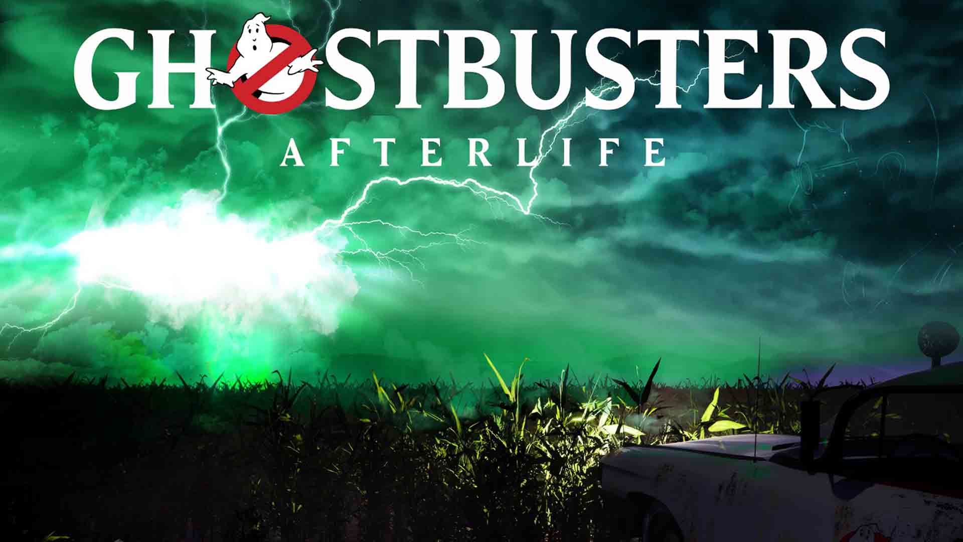 ماشین معروف فیلم Ghostbusters: Afterlife در مزرعه و رعد و برق در آسمان