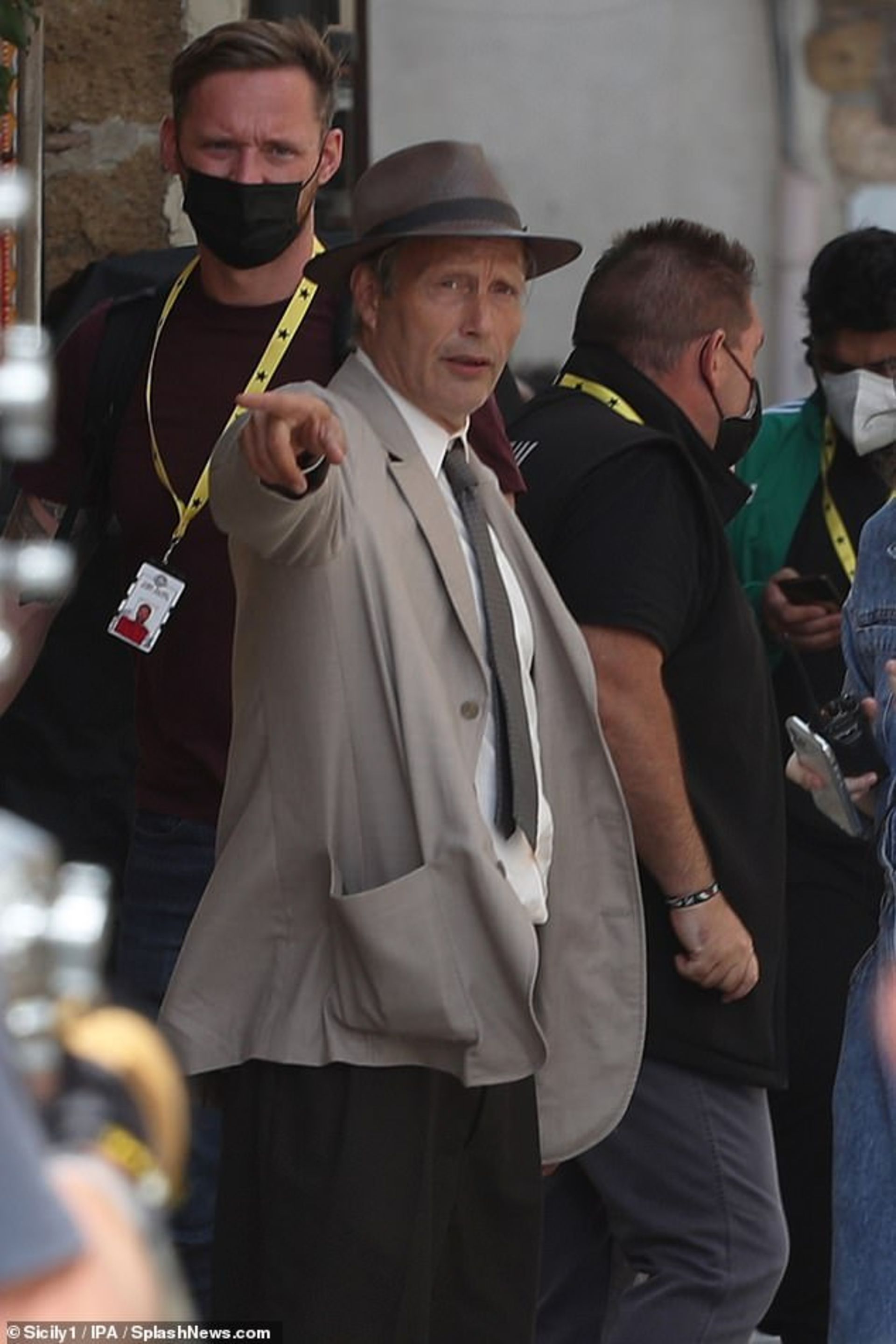 2021-10-indiana-jones-5-set-photos-give-first-look-at-mads-mikkelsen-with-harrison-ford-09