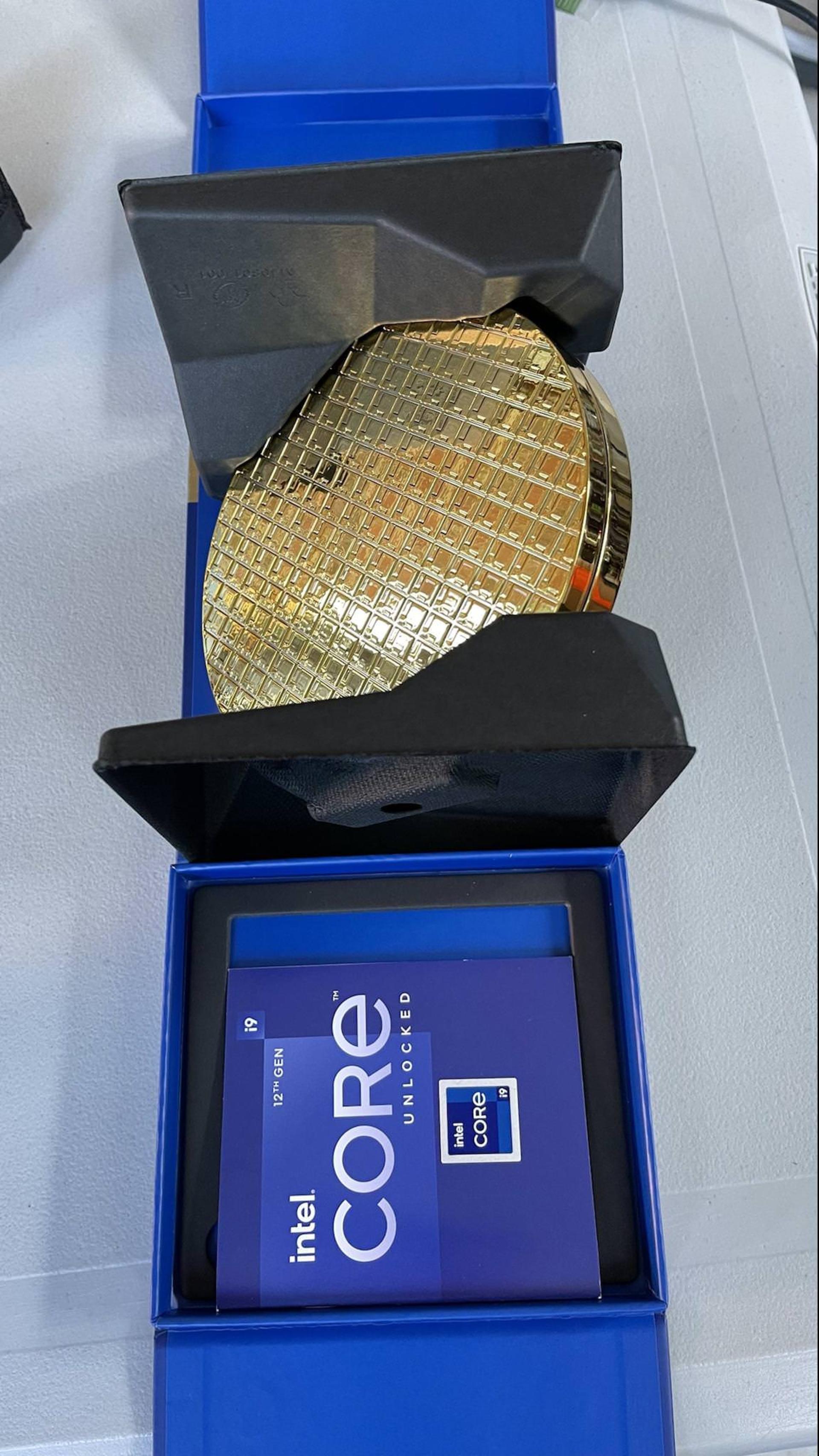 بسته‌بندی پردازنده Intel Core i9-12900K