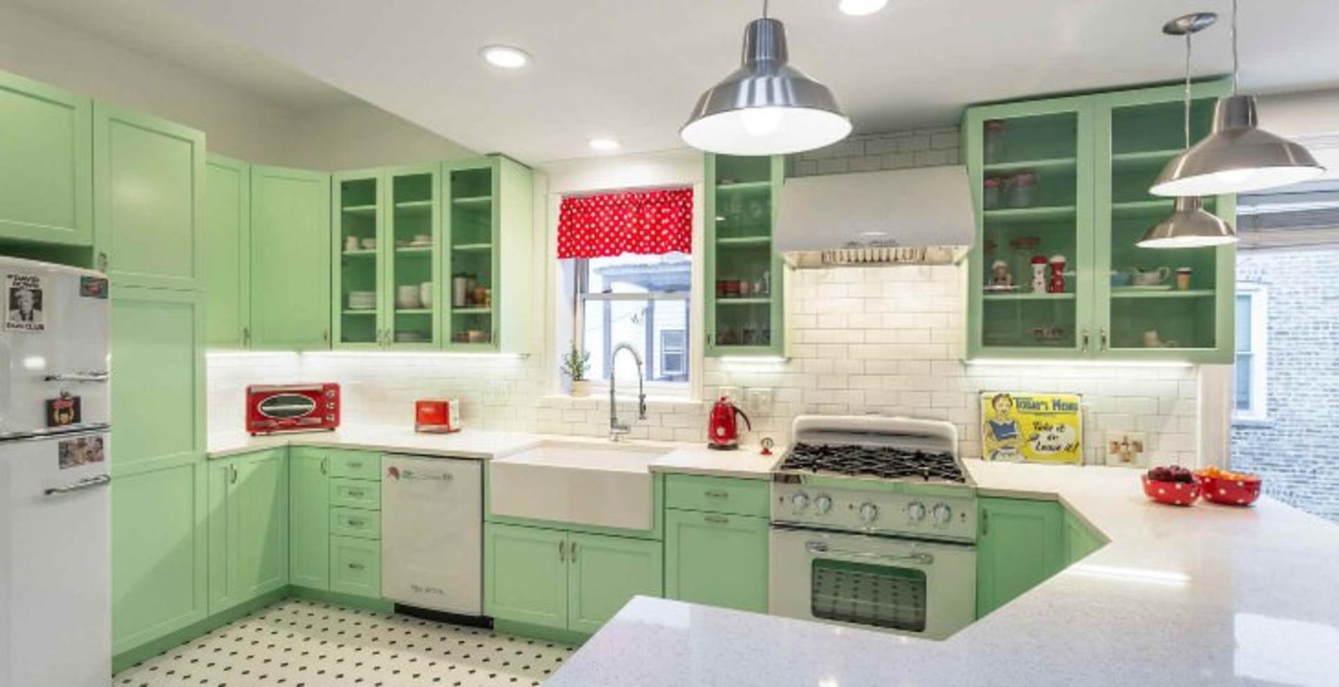 2021-10-retro-modern-kitchen-colors