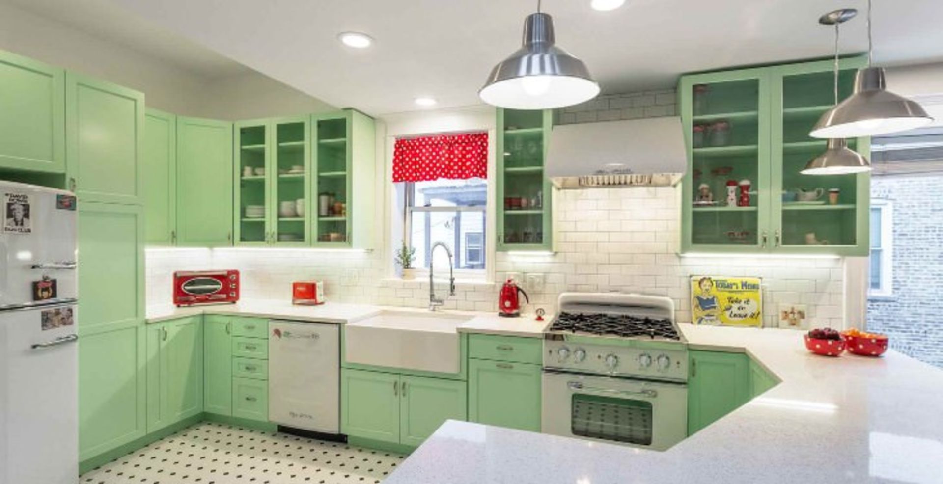 2021-10-retro-modern-kitchen-colors