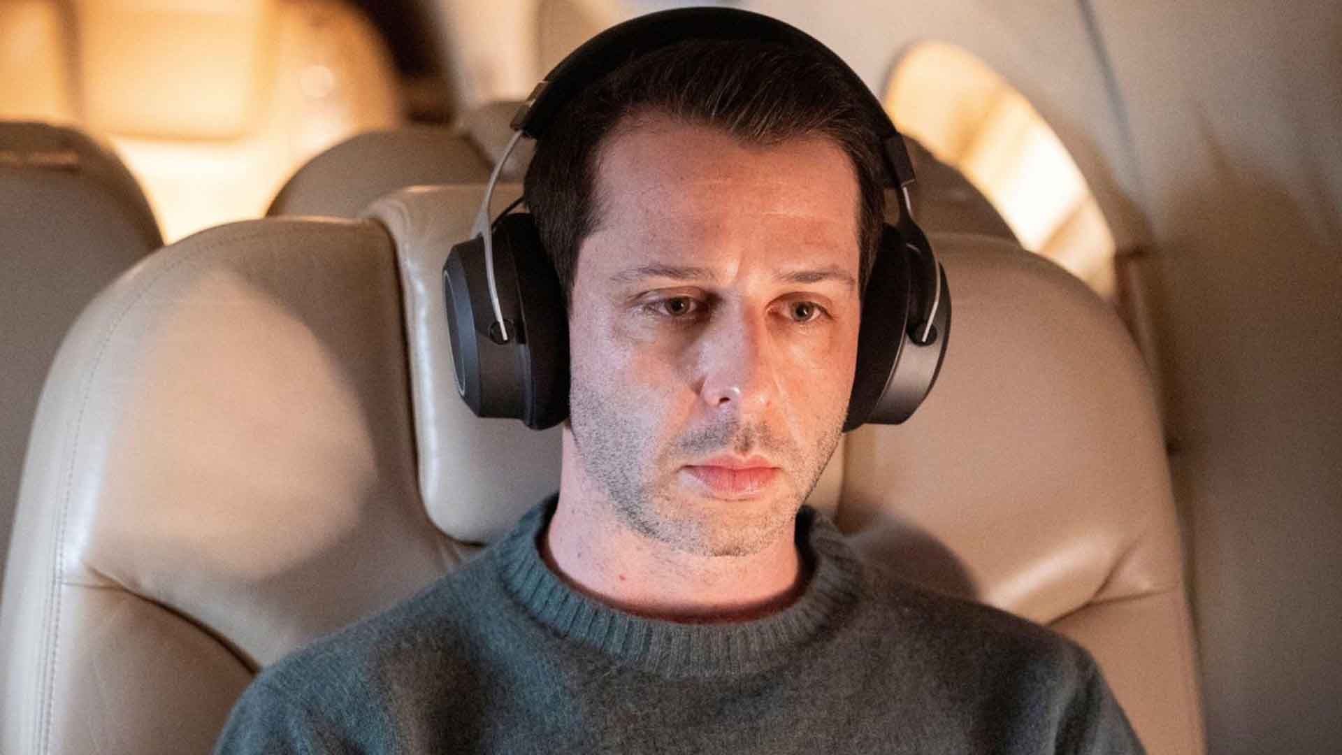 2021-10-succession-season-three-character-in-plane