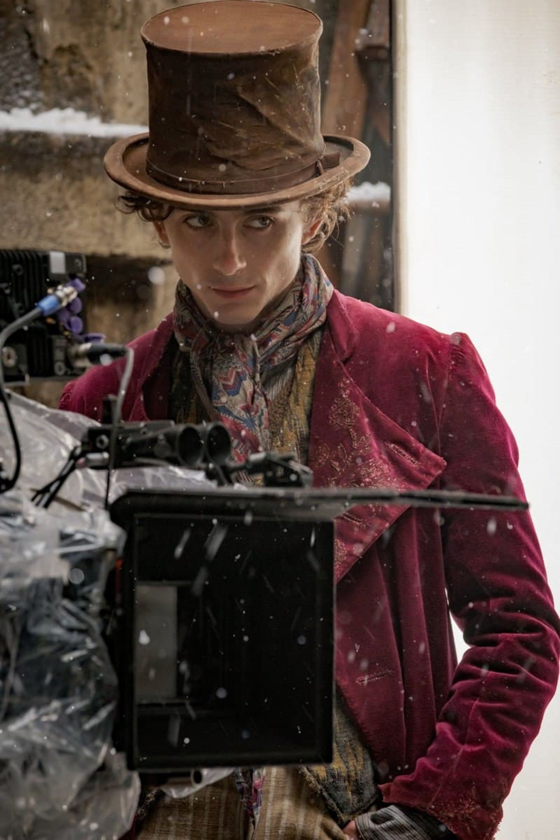 تیموتی شالامی در نقش ویلی وانکا جوان در پشت صحنه فیلم Wonka