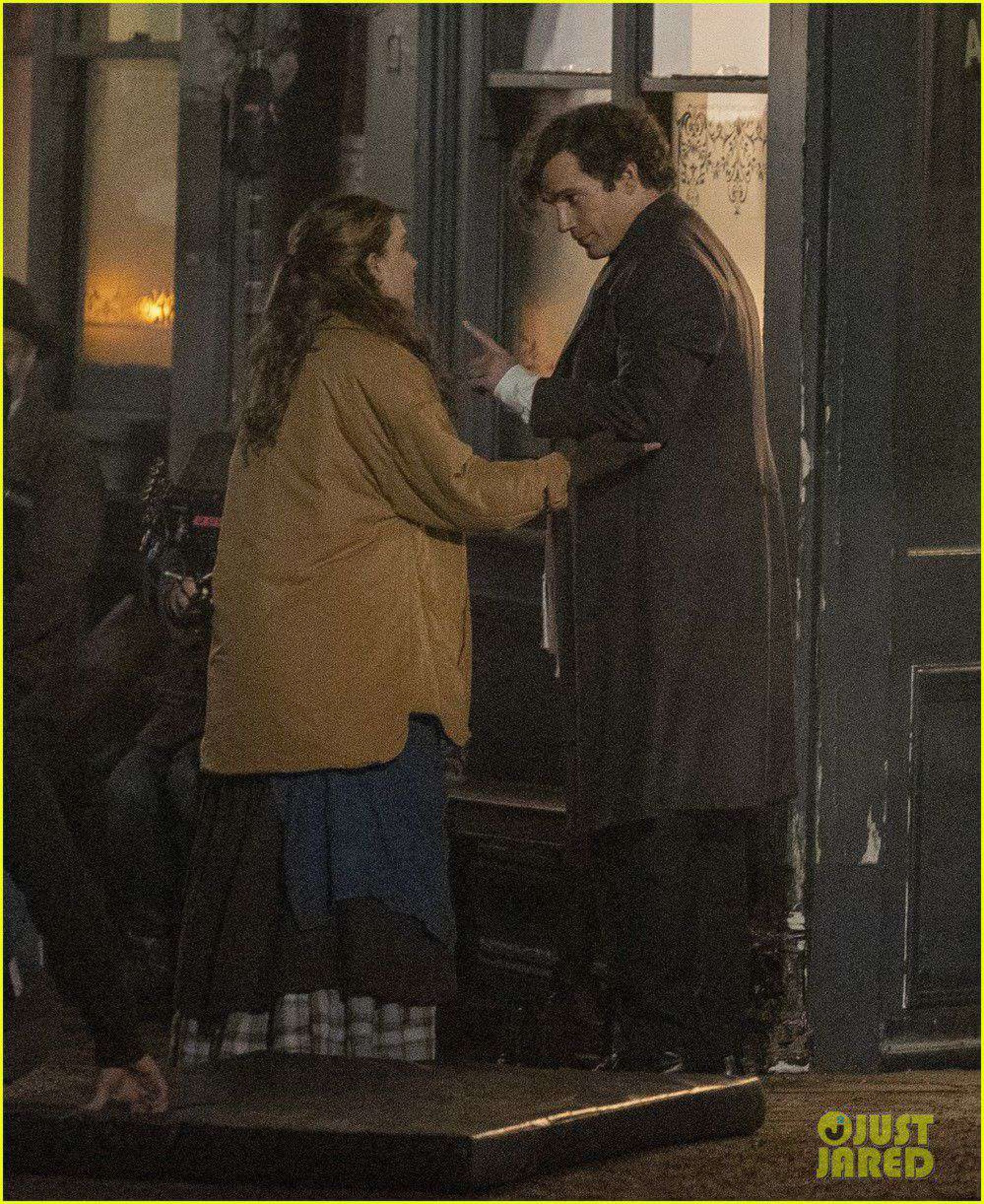 2021-11-enola-holmes-set-november-2021-01