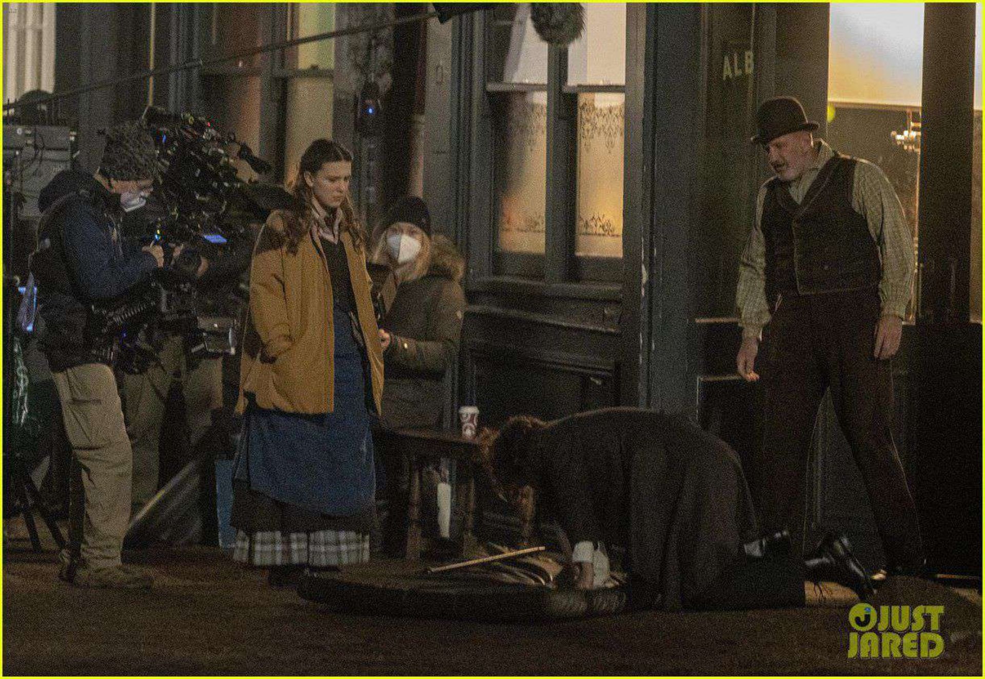 2021-11-enola-holmes-set-november-2021-02