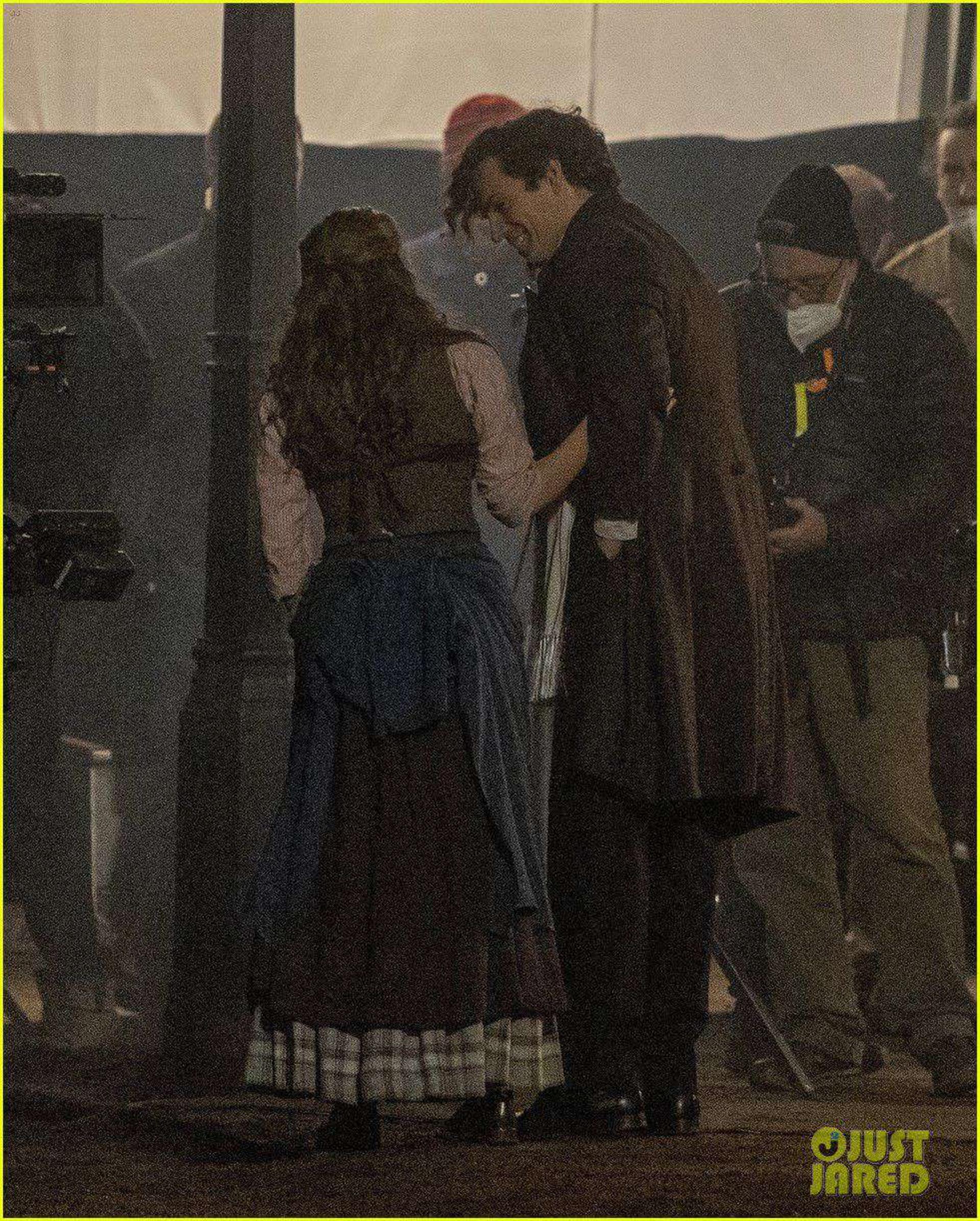 2021-11-enola-holmes-set-november-2021-40