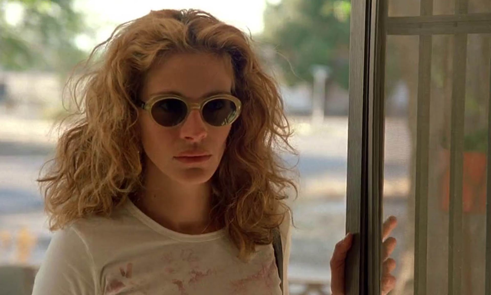 جولیا رابرتز در نقش شخصیت اصلی فیلم Erin Brockovich