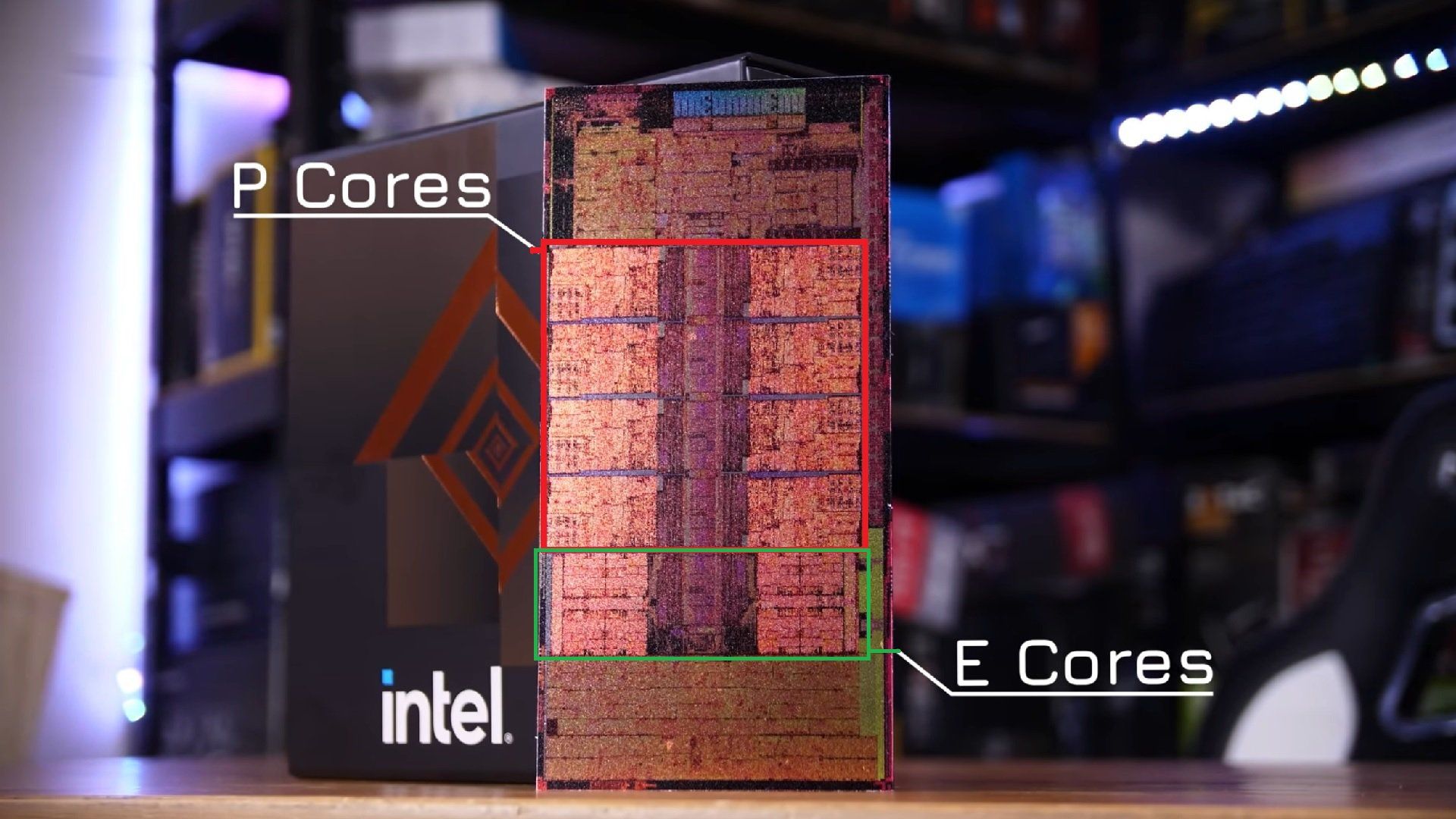 دیاگرام تراشه 12900K و محل قرارگیری هسته‌های P و هسته های E داخل هسته پردازنده