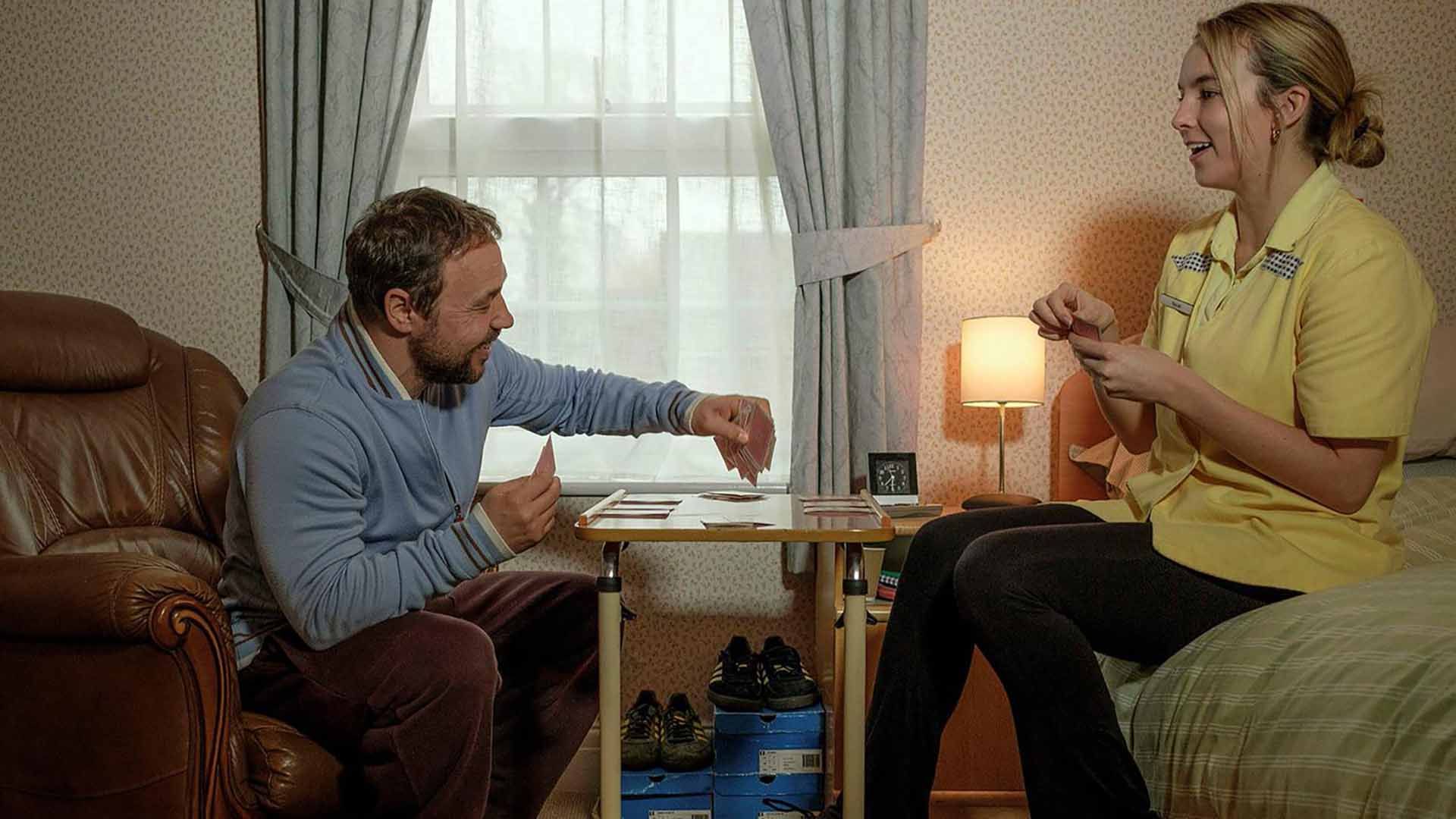 سارا و تونی در نمایی از فیلم کمک
