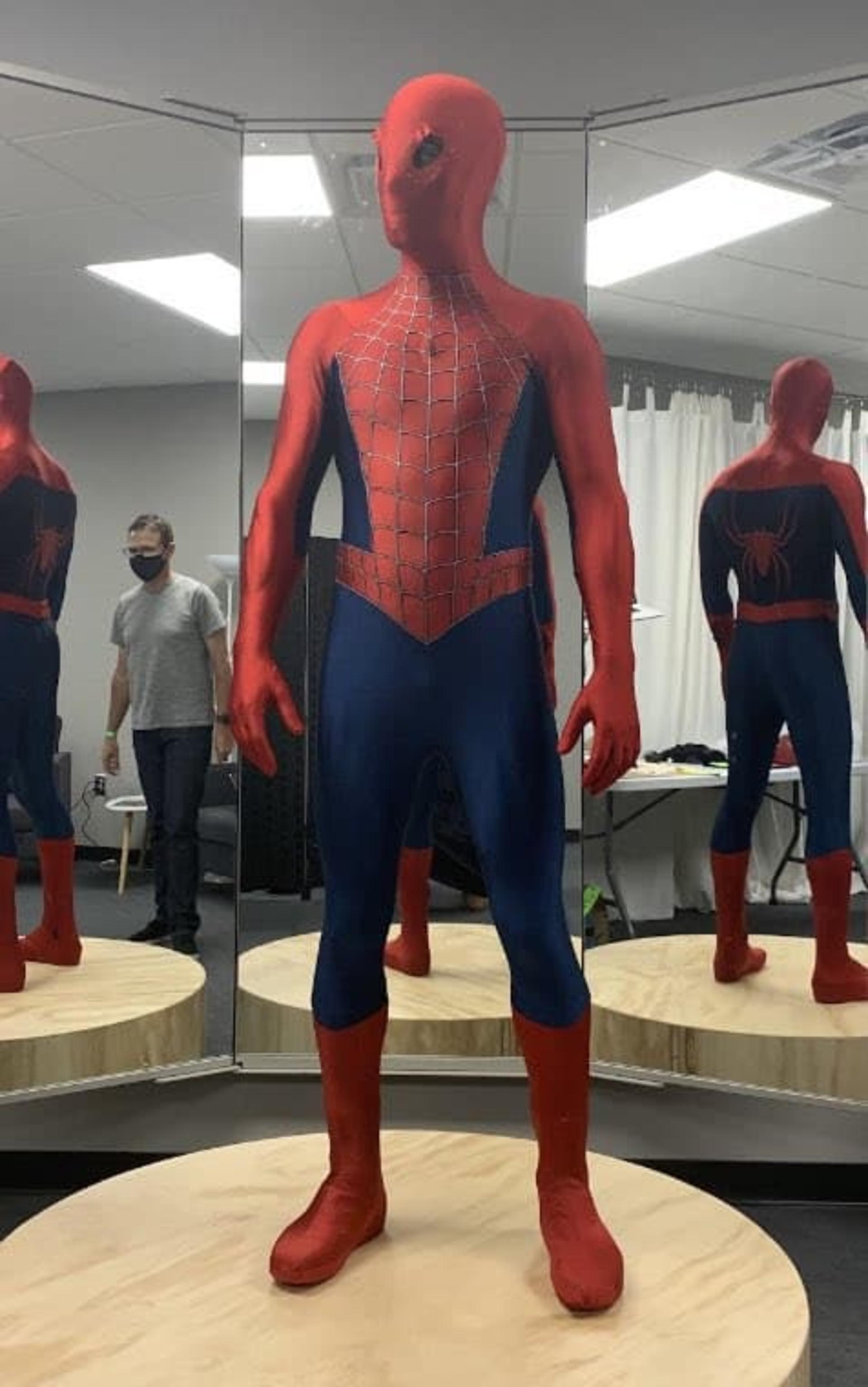 بدلکار مرد عنکبوتی در لباس نسخه توبی مگوایر د پشت صحنه فیلم Spider-Man: No Way Home