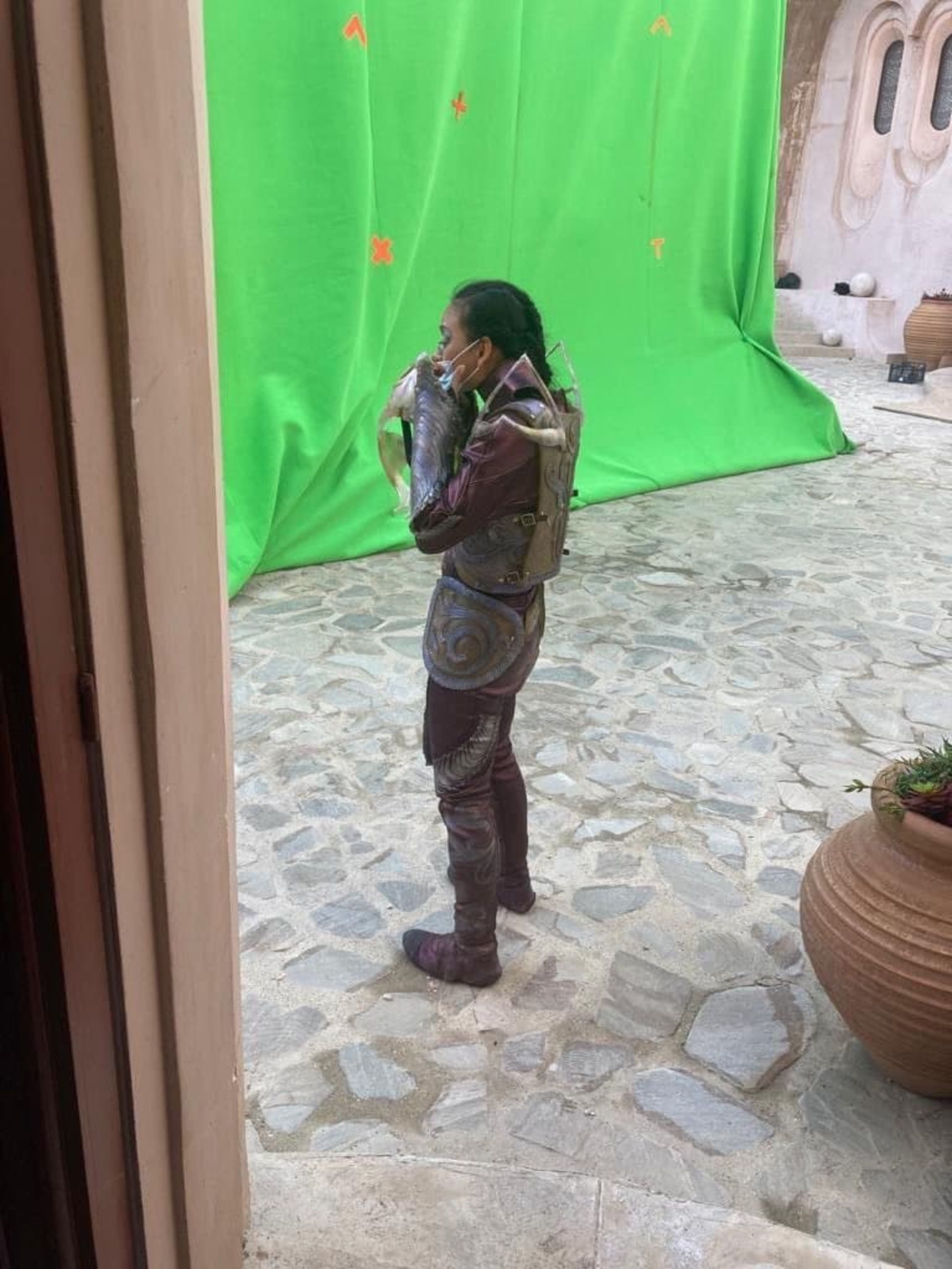 2021-11-the-marvels-set-photos-02
