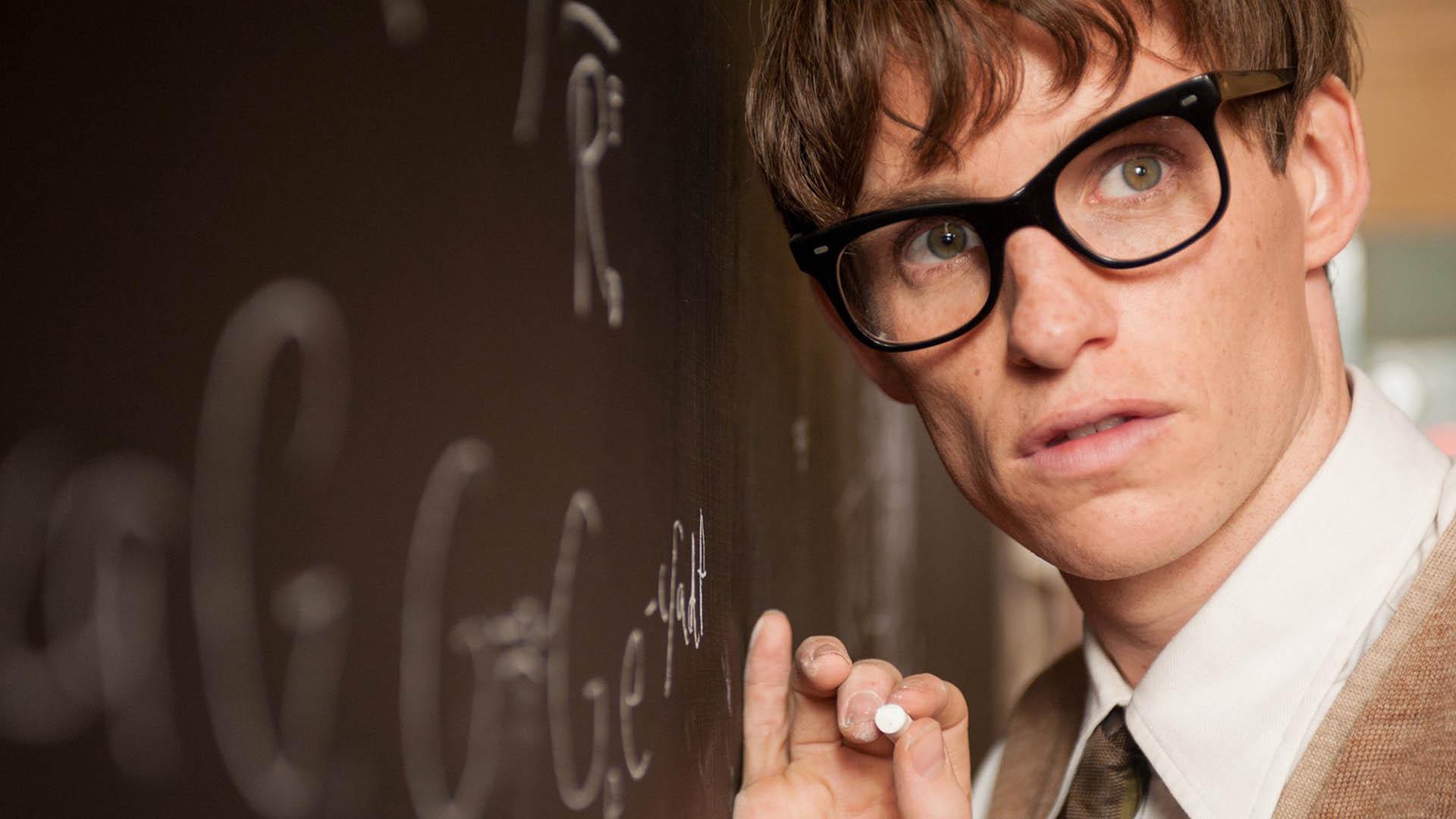 ادی ردمین در نقش استیون هاوکینگ در فیلم The Theory of Everything