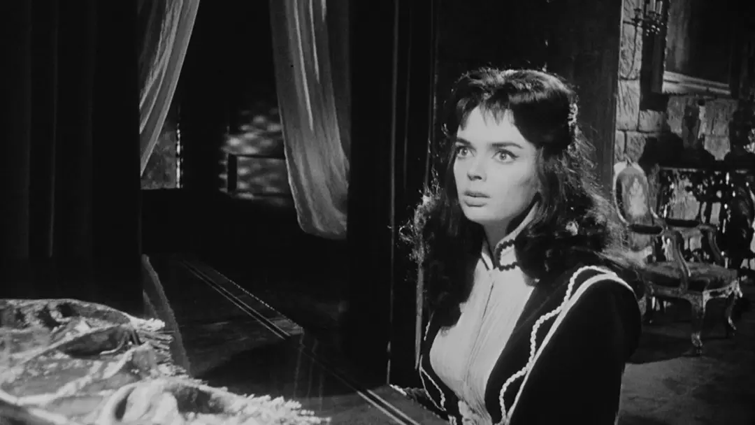باربارا استیل در فیلم Black Sunday