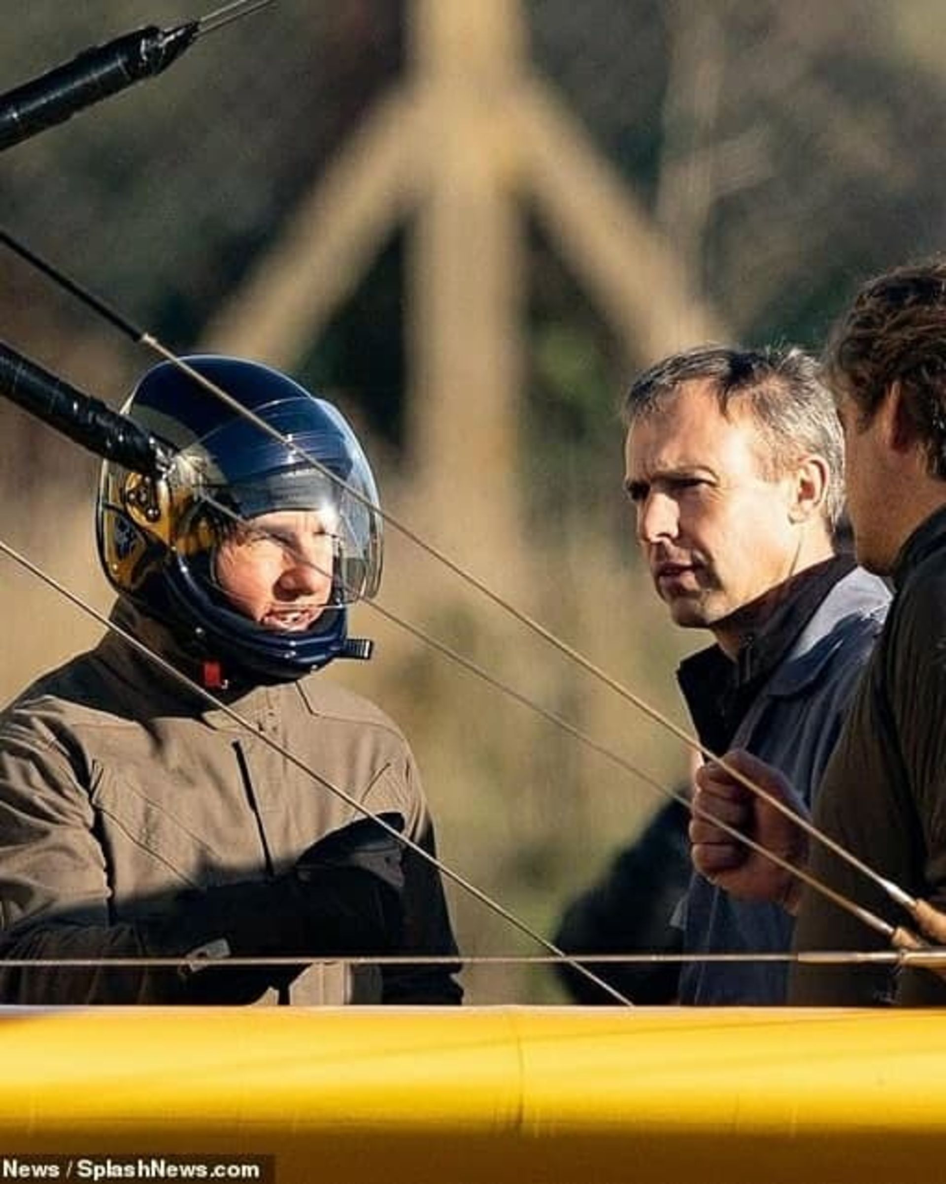 2021-12-mission-impossible-8-star-tom-cruise-stunt-upside-down-plane-01