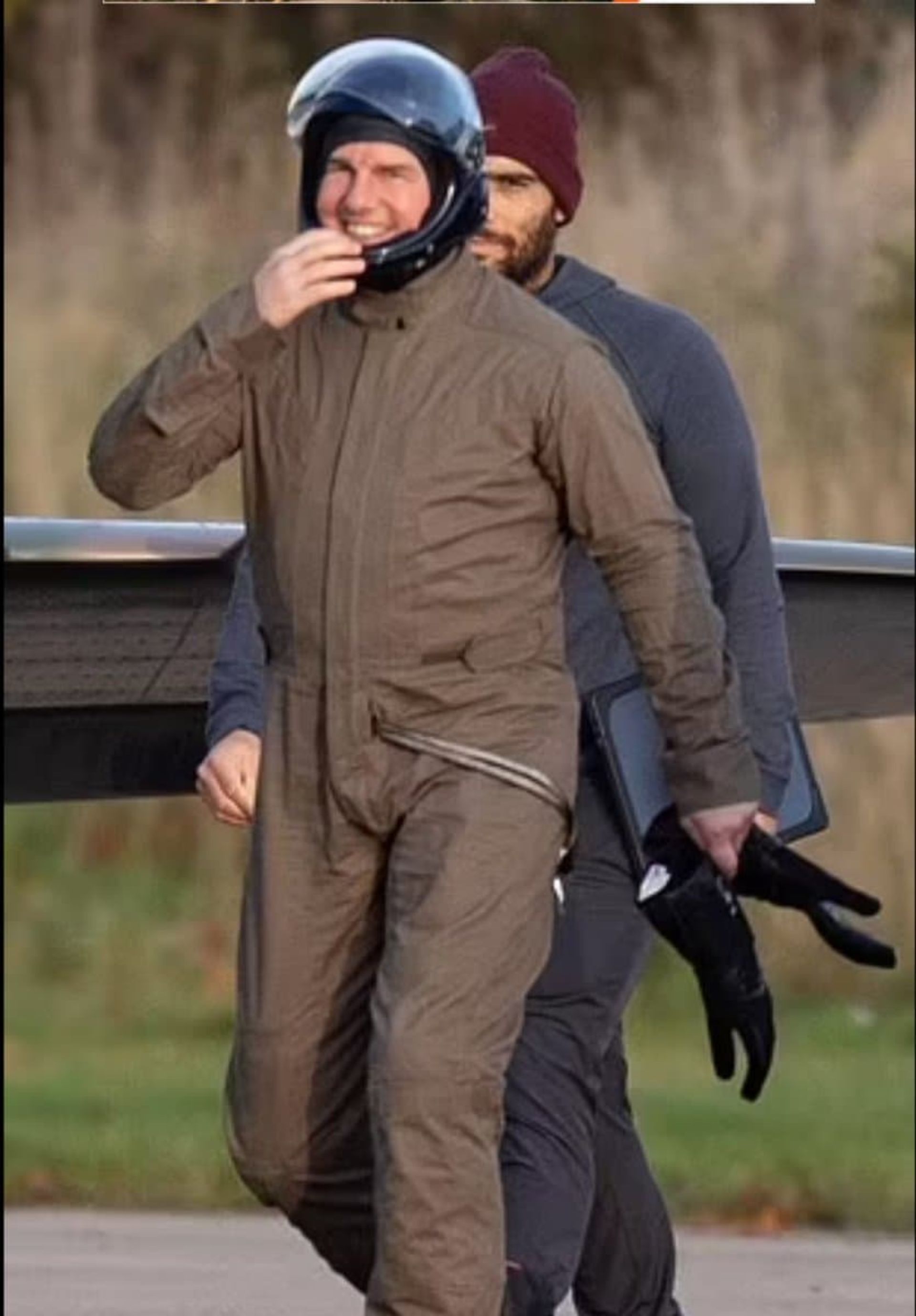 2021-12-mission-impossible-8-star-tom-cruise-stunt-upside-down-plane-04