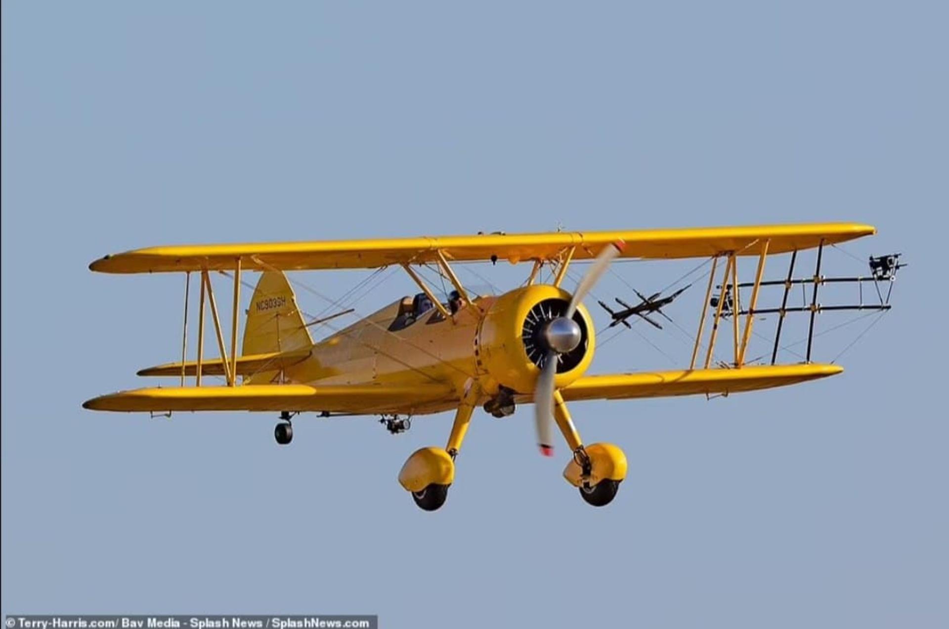 2021-12-mission-impossible-8-star-tom-cruise-stunt-upside-down-plane-05