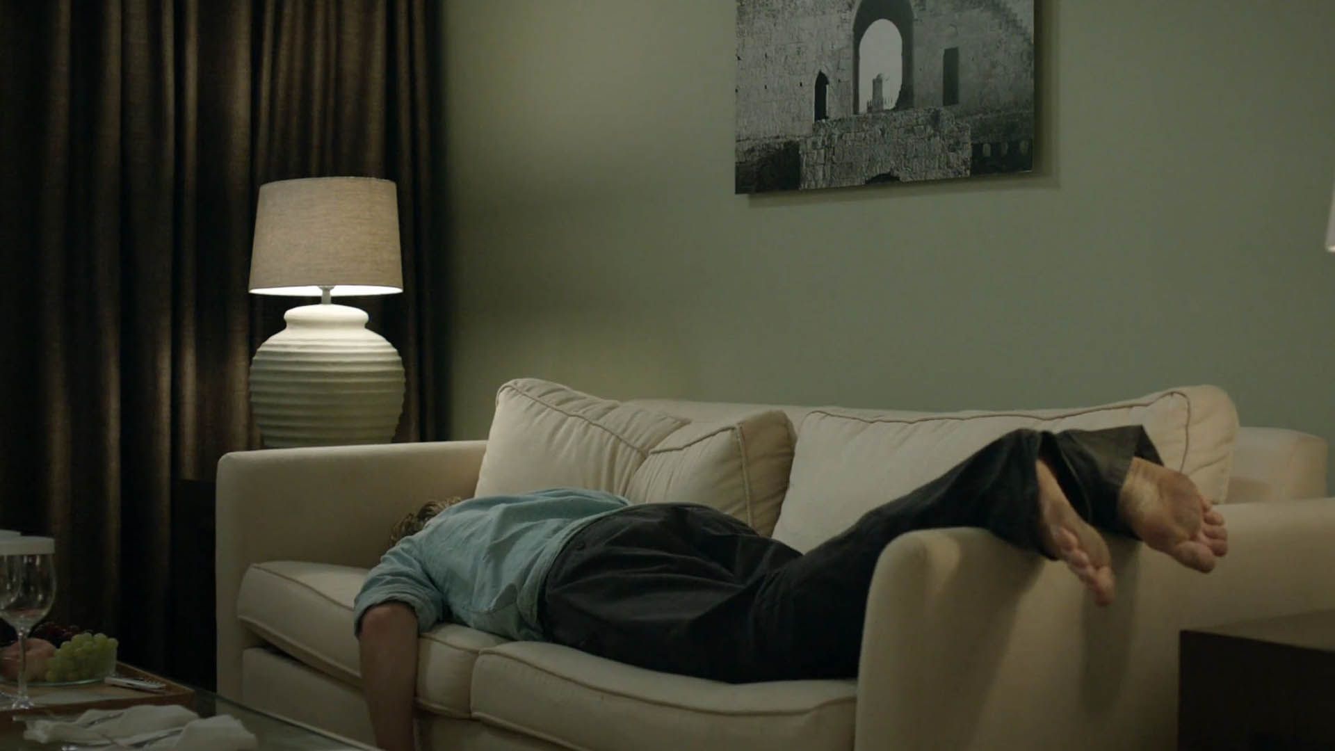 2021-2-ethan-hawke-jessie-face-down