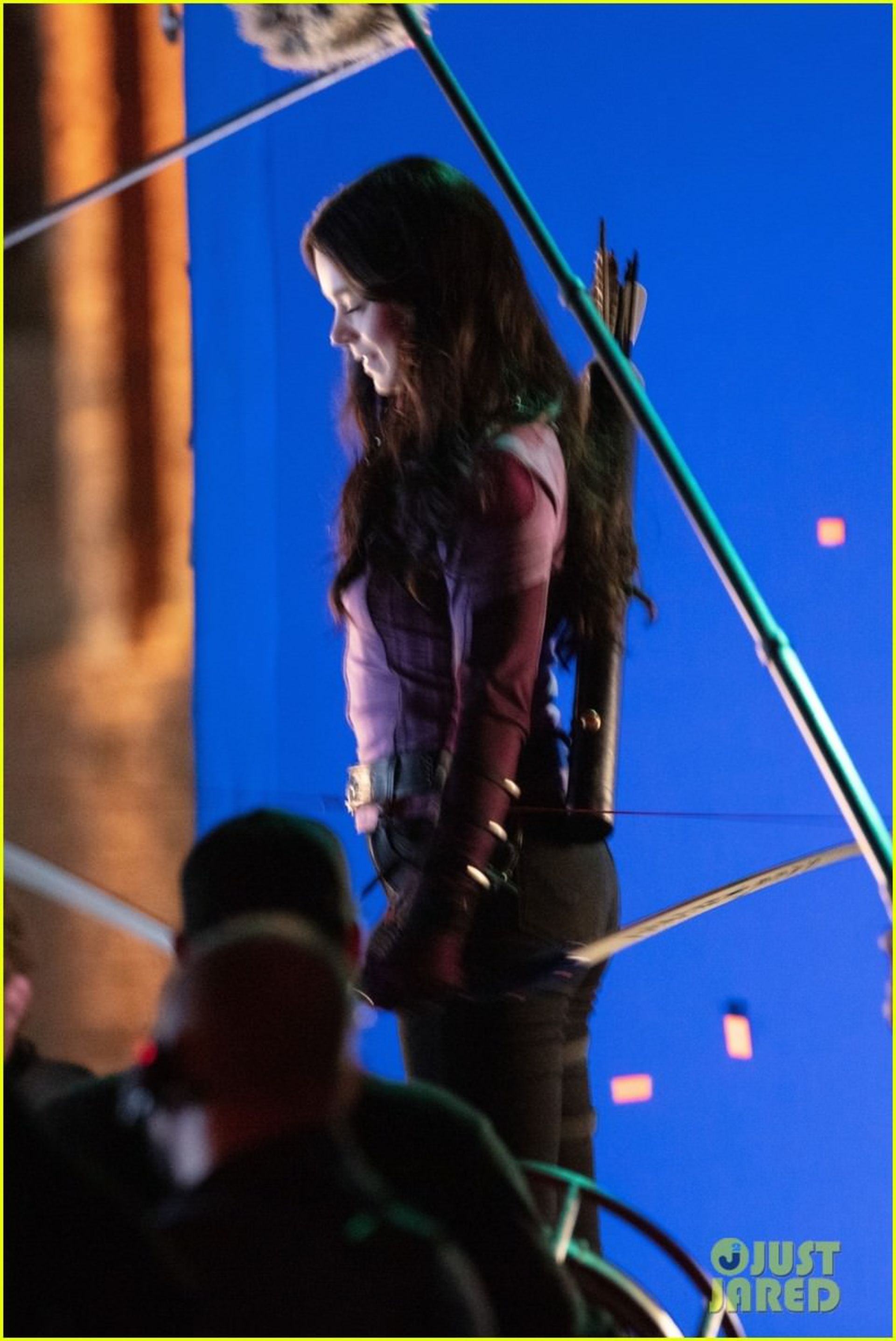 2021-2-hailee-steinfeld-bow-and-arrow-29