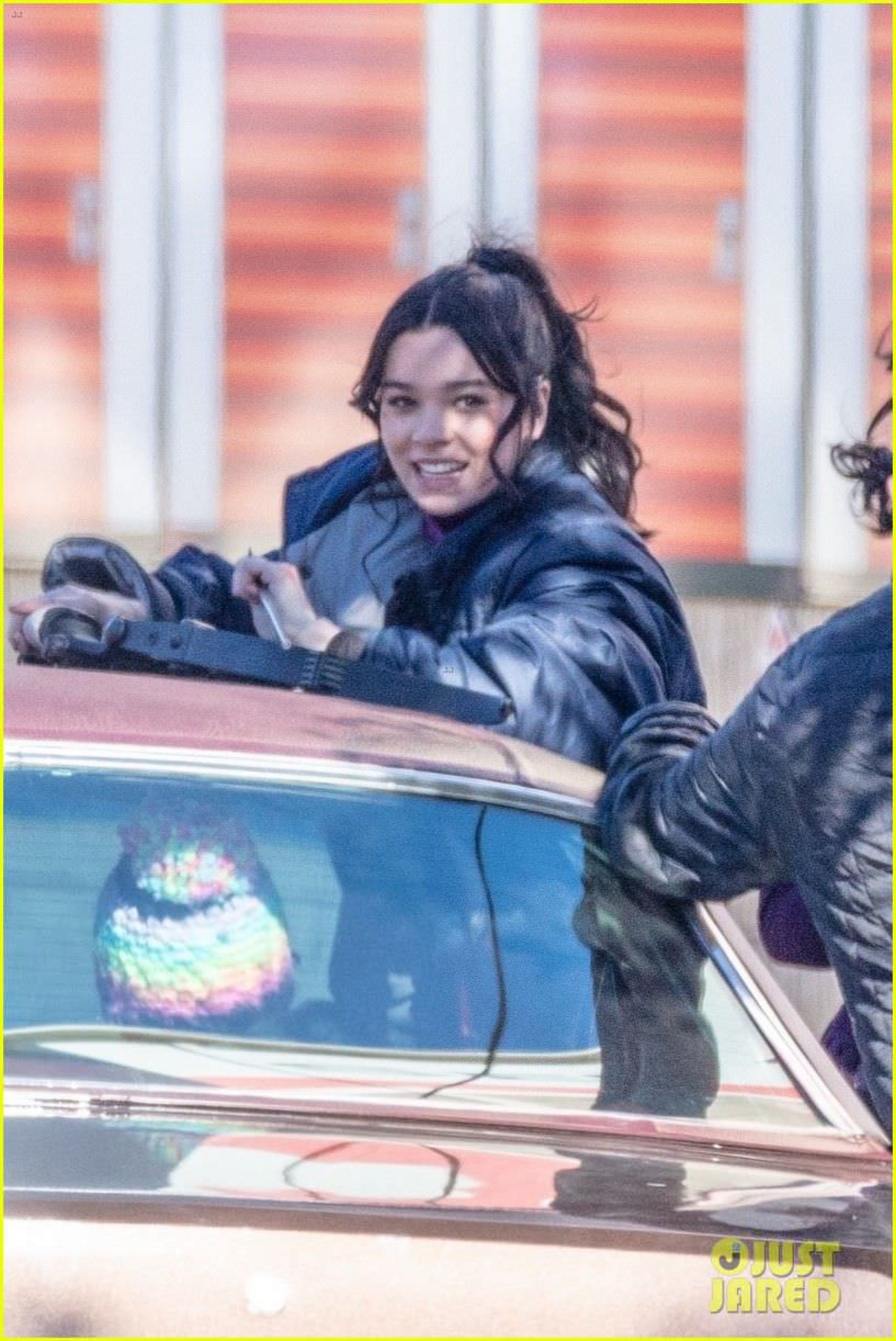 2021-2-hailee-steinfeld-jeremy-renner-continue-filming-hawkeye-in-atlanta-05