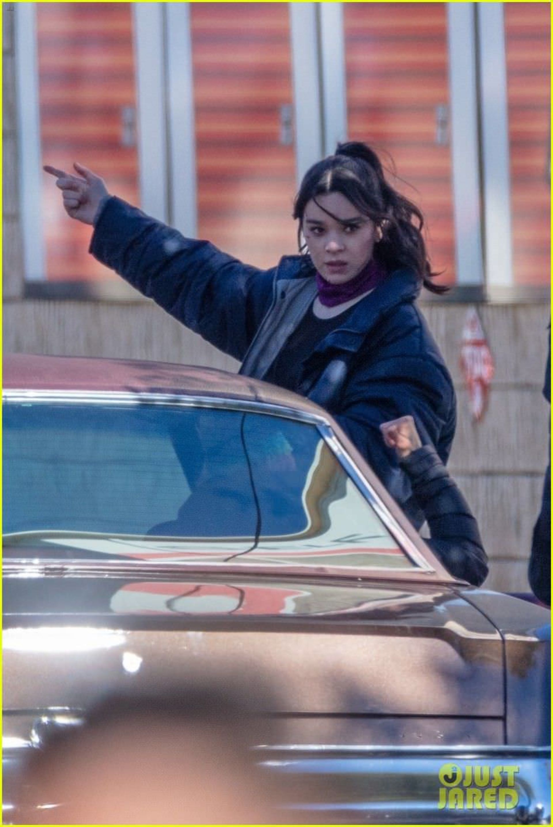 2021-2-hailee-steinfeld-jeremy-renner-continue-filming-hawkeye-in-atlanta-50
