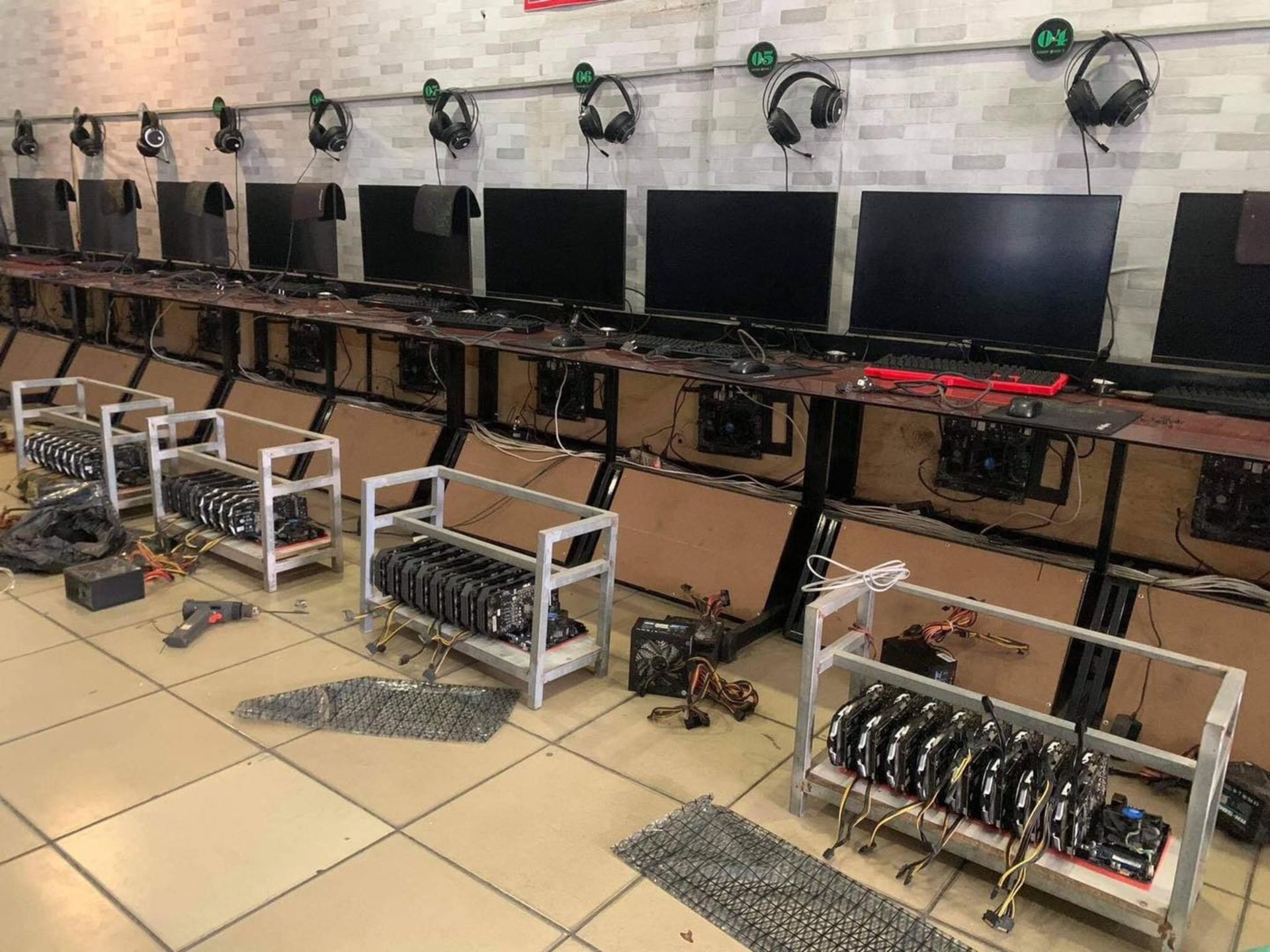 2021-2-internet-cafe-cryptocurrency-mining2