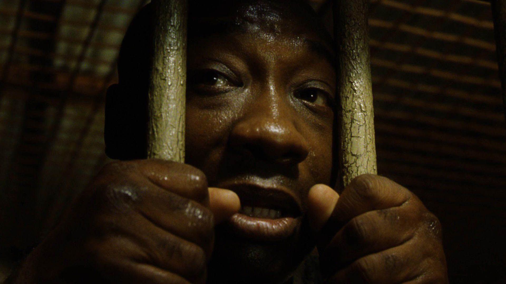شخصیت جان کافی در یک سلول زندان در فیلم The Green Mile